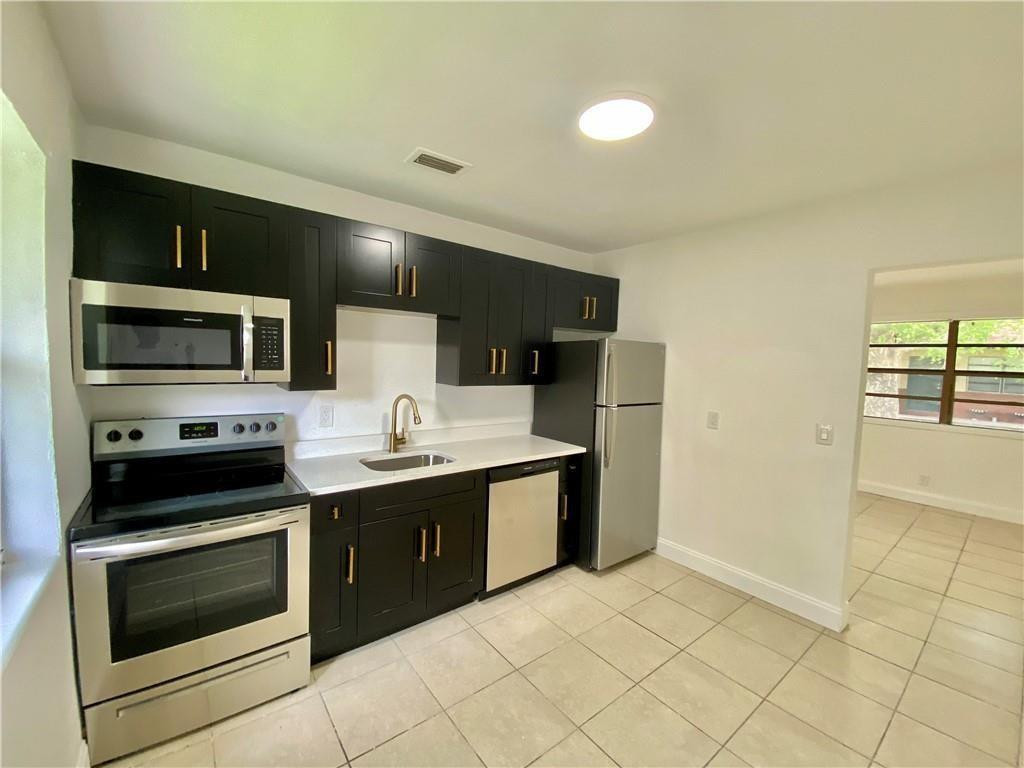 Vendido 721 NW 1st Court, Hallandale Beach, FL 33009, Hallandale Beach, FL 33009
