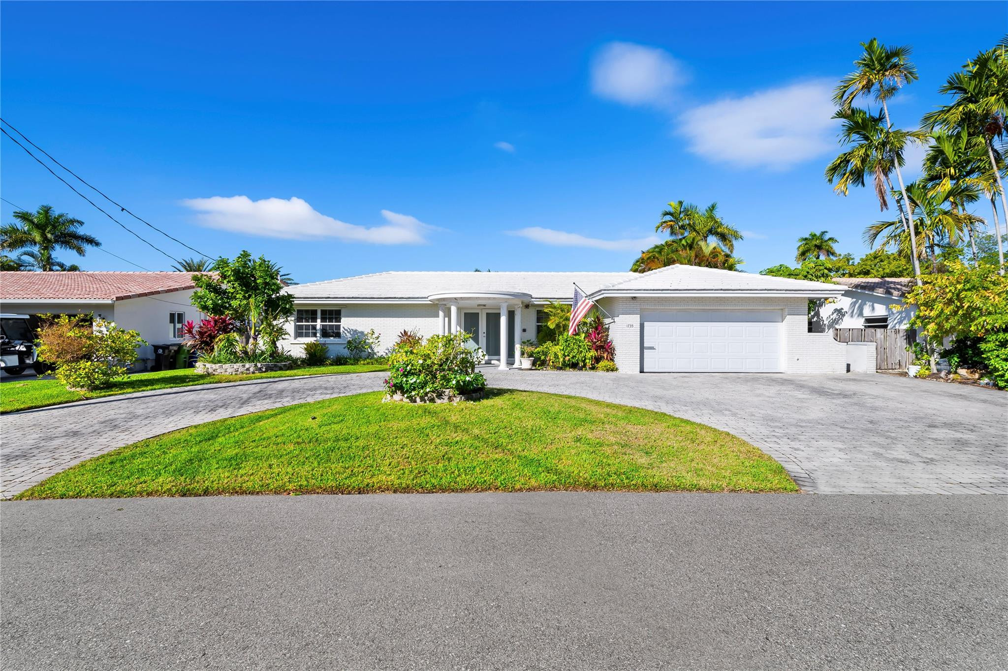 Foto de propiedad en 1735 NE 23rd Avenue, Fort Lauderdale, FL 33305 Fort Lauderdale con MLS# 