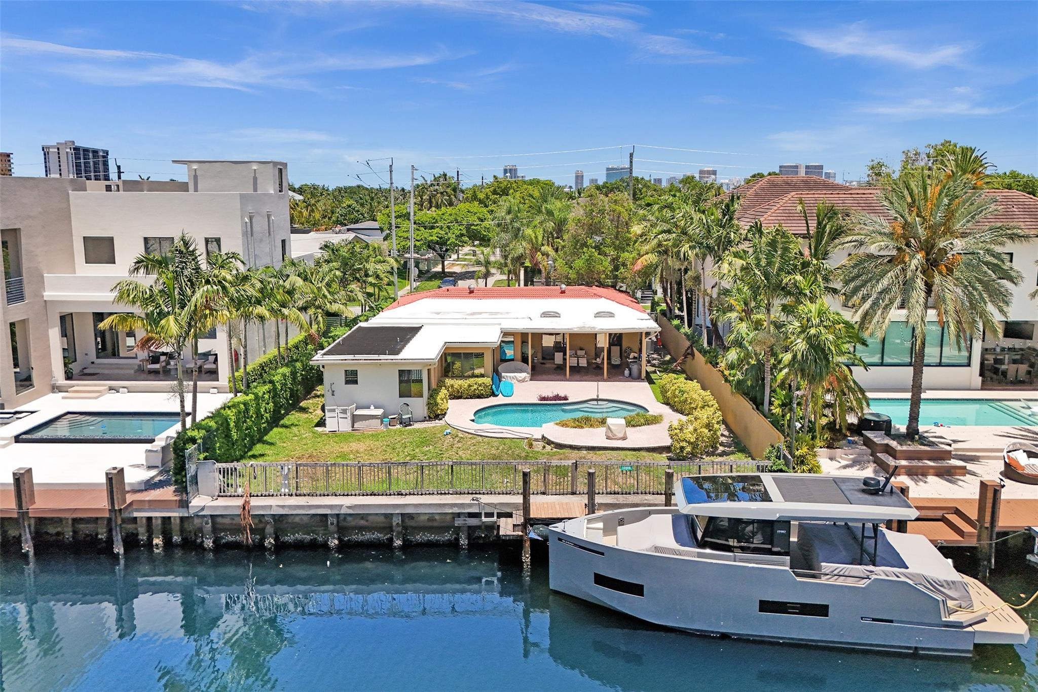 Vendido 12900 N Bayshore Drive, North Miami, FL 33181, North Miami, FL 33181