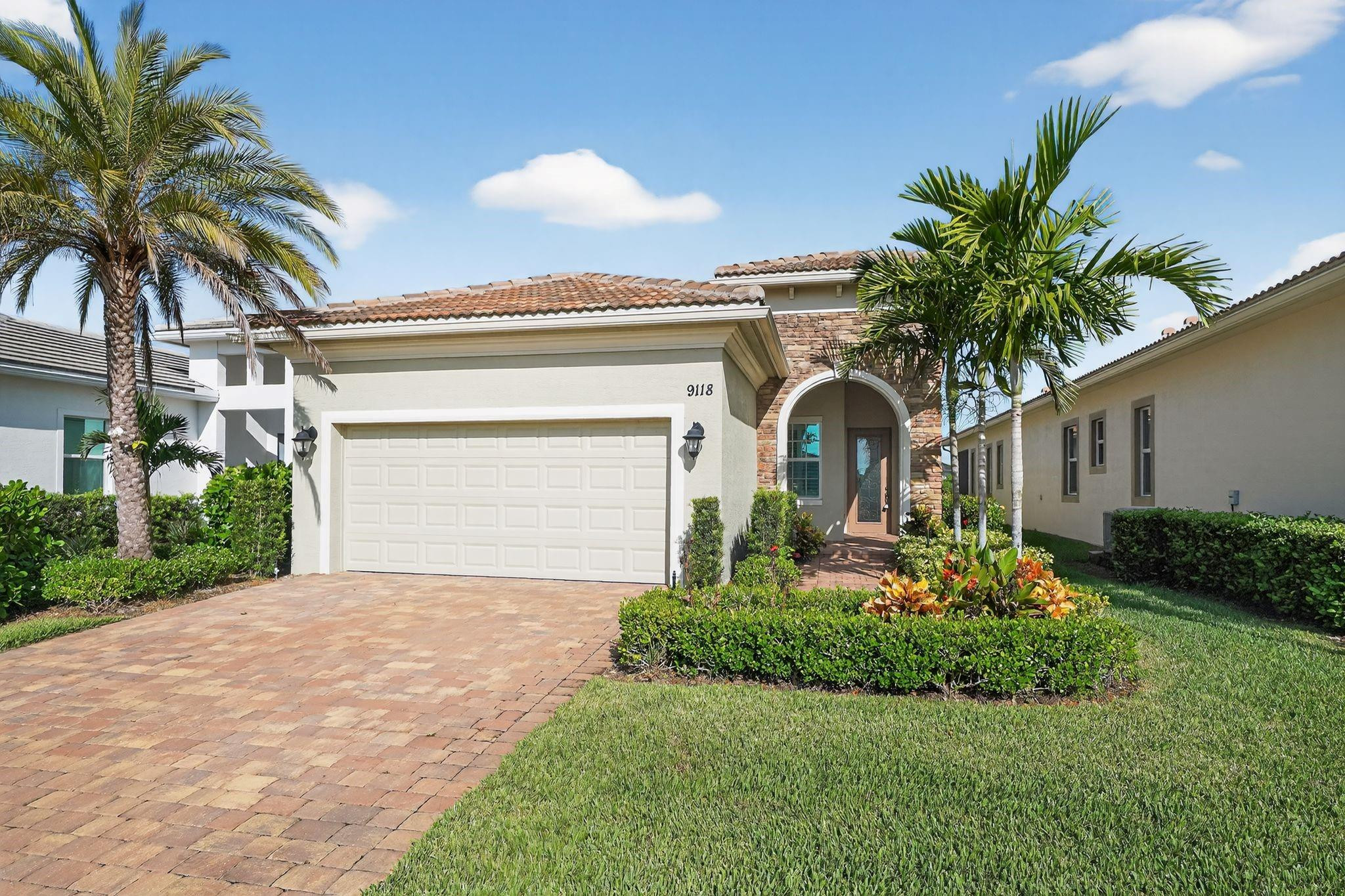 Foto de propiedad en 9118 SW Michele Way, Port St. Lucie, FL 34987 Port St. Lucie con MLS# 