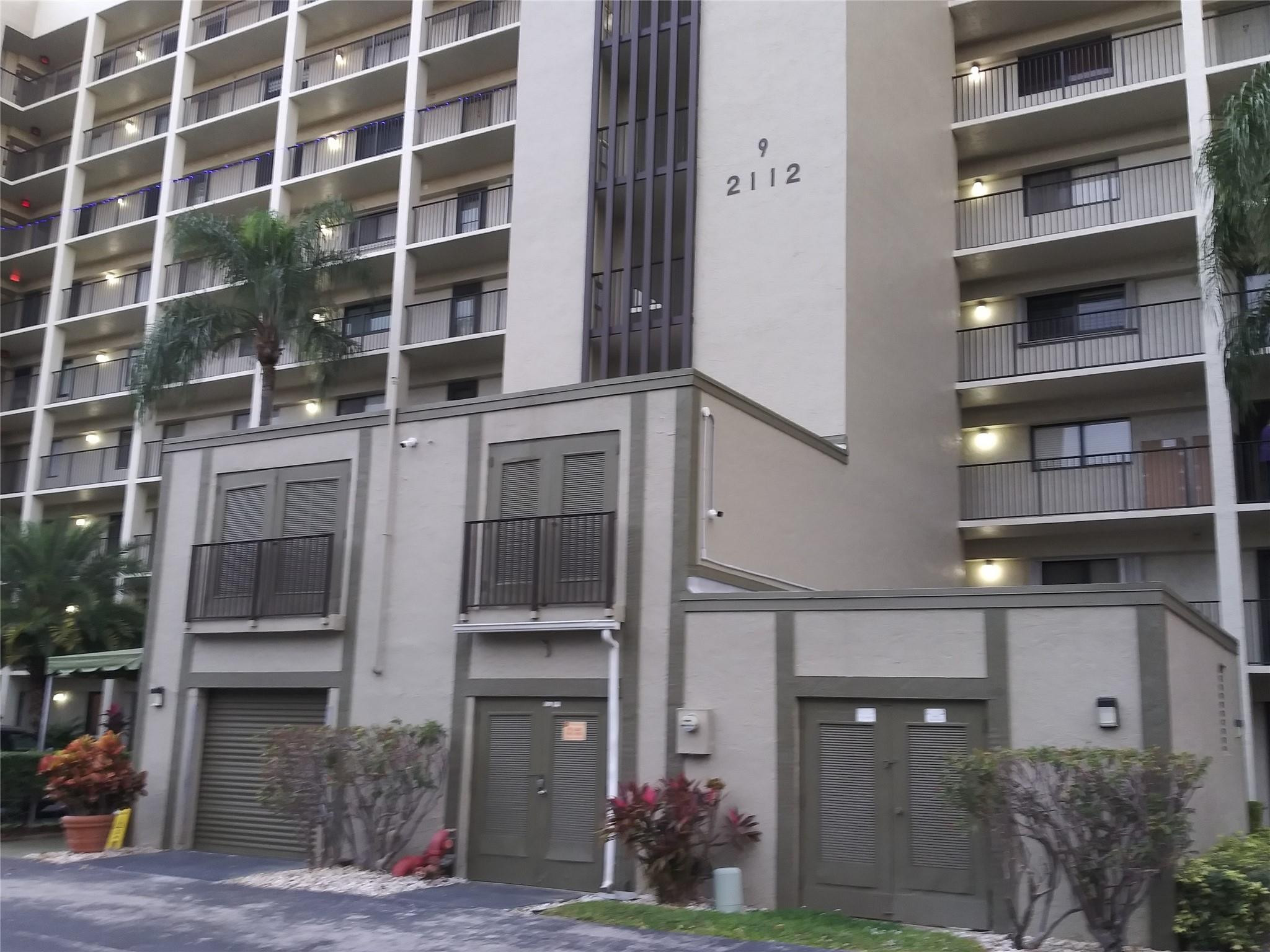 Foto de propiedad en 2112 S Cypress Bend Drive 207, Pompano Beach, FL 33069 Pompano Beach con MLS# 