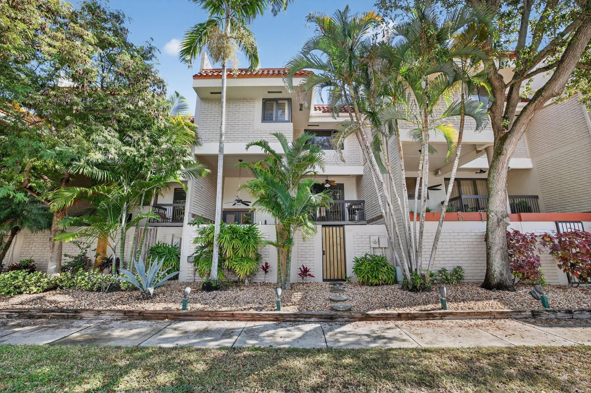 Foto de propiedad en 1401 NE 9th Street 13, Fort Lauderdale, FL 33304 Fort Lauderdale con MLS# 