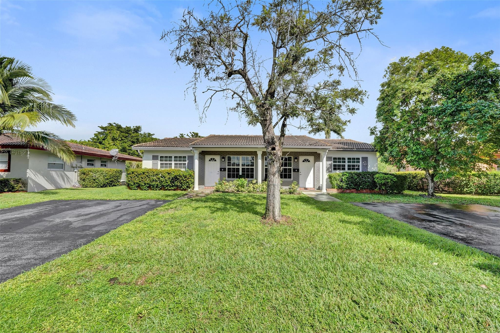 Foto de propiedad en 4017 Woodside Drive, Coral Springs, FL 33065 Coral Springs con MLS# 