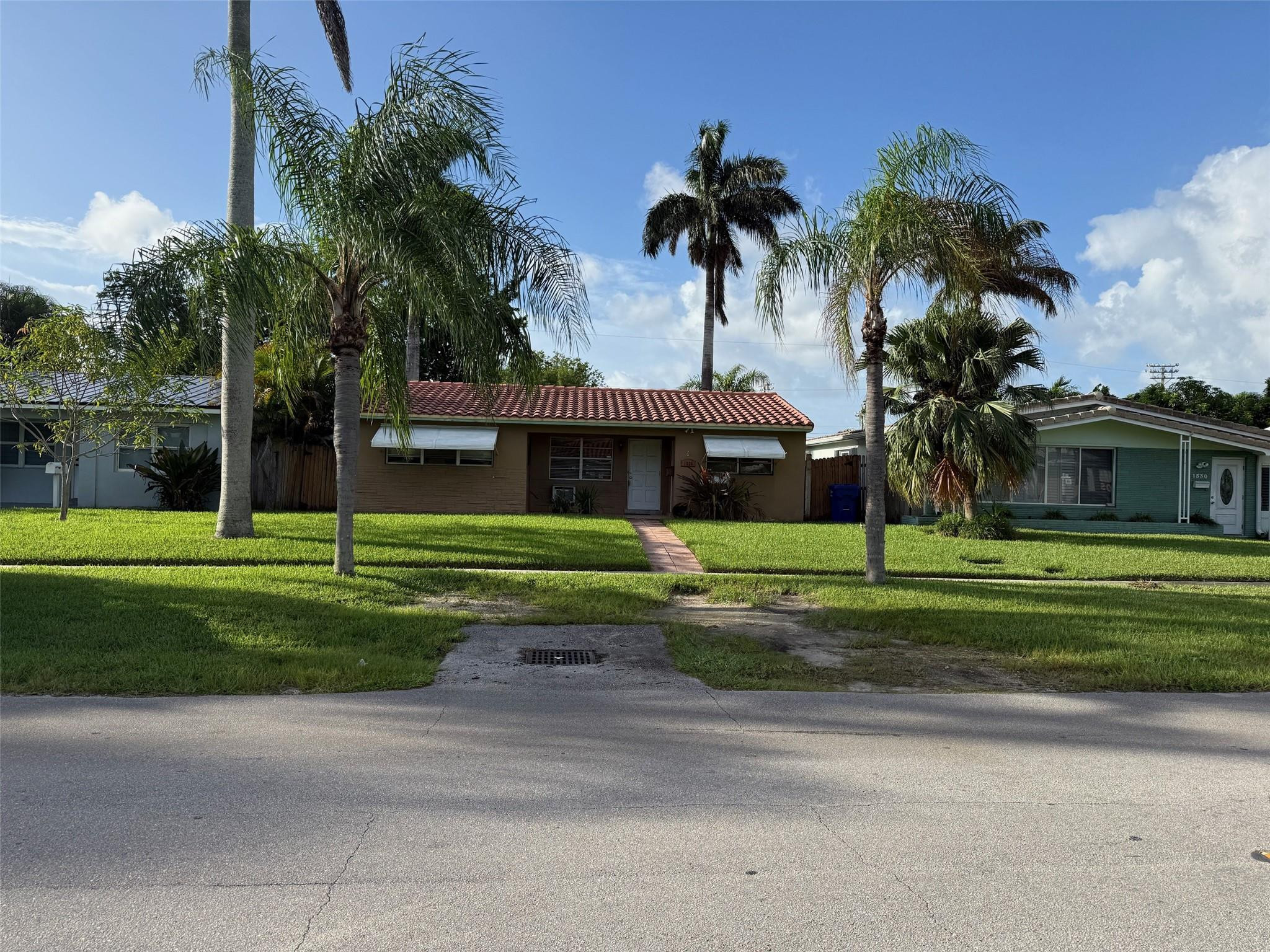 Foto de propiedad en 1526 Shenandoah Street, Hollywood, FL 33020 Hollywood con MLS# 