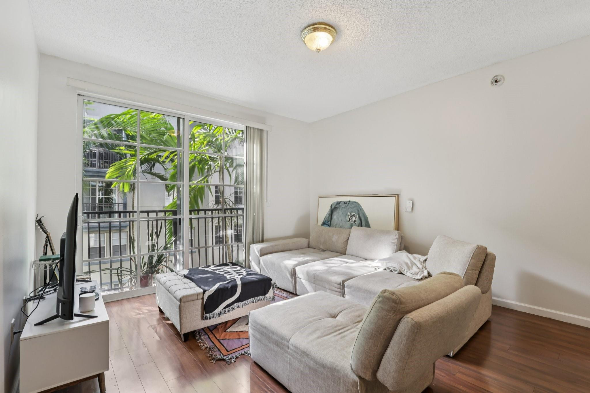 Foto de propiedad en 533 NE 3rd Avenue 321, Fort Lauderdale, FL 33301 Fort Lauderdale con MLS# 