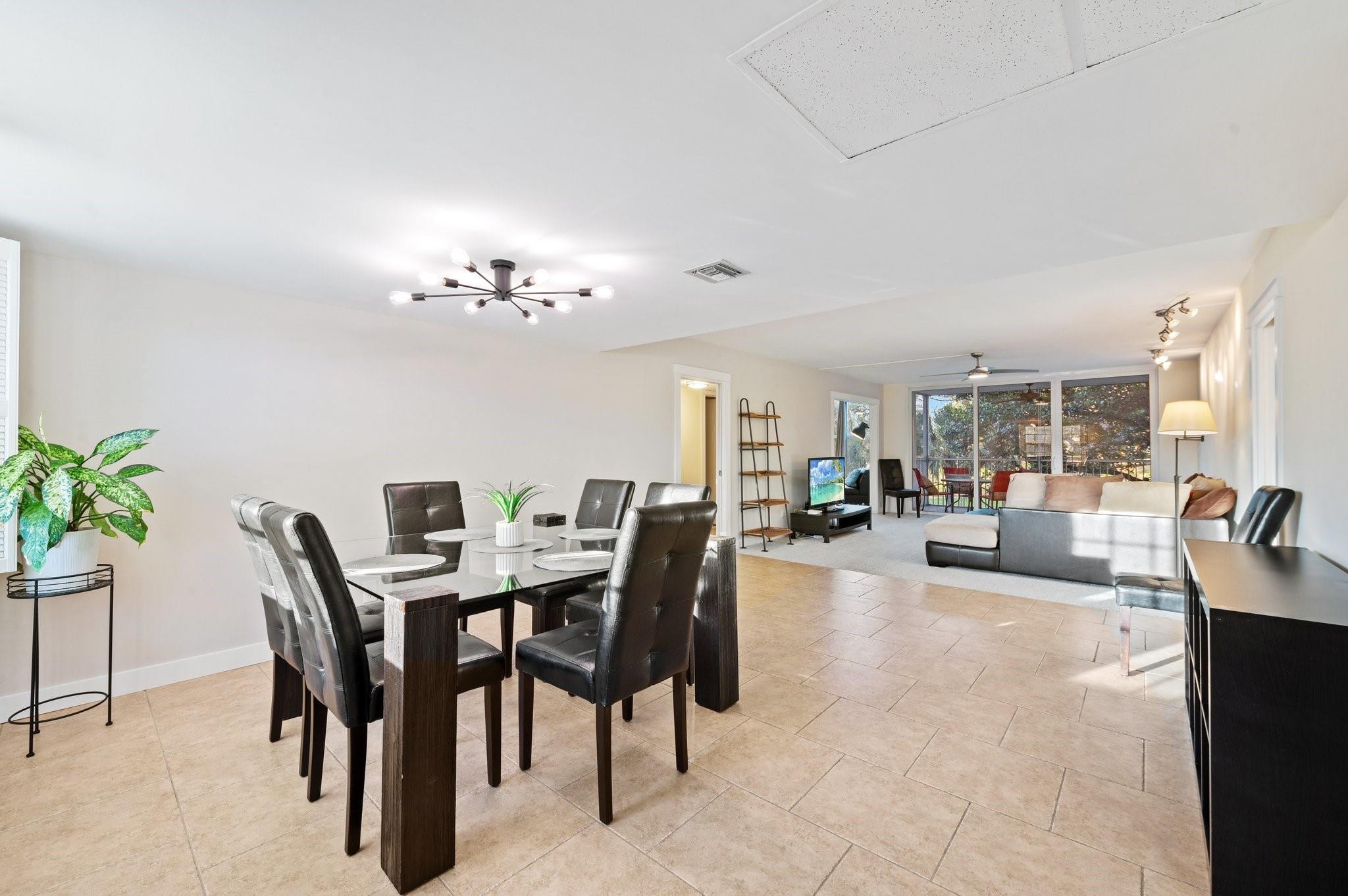 Foto de propiedad en 3900 Oaks Clubhouse Drive 310, Pompano Beach, FL 33069 Pompano Beach con MLS# 