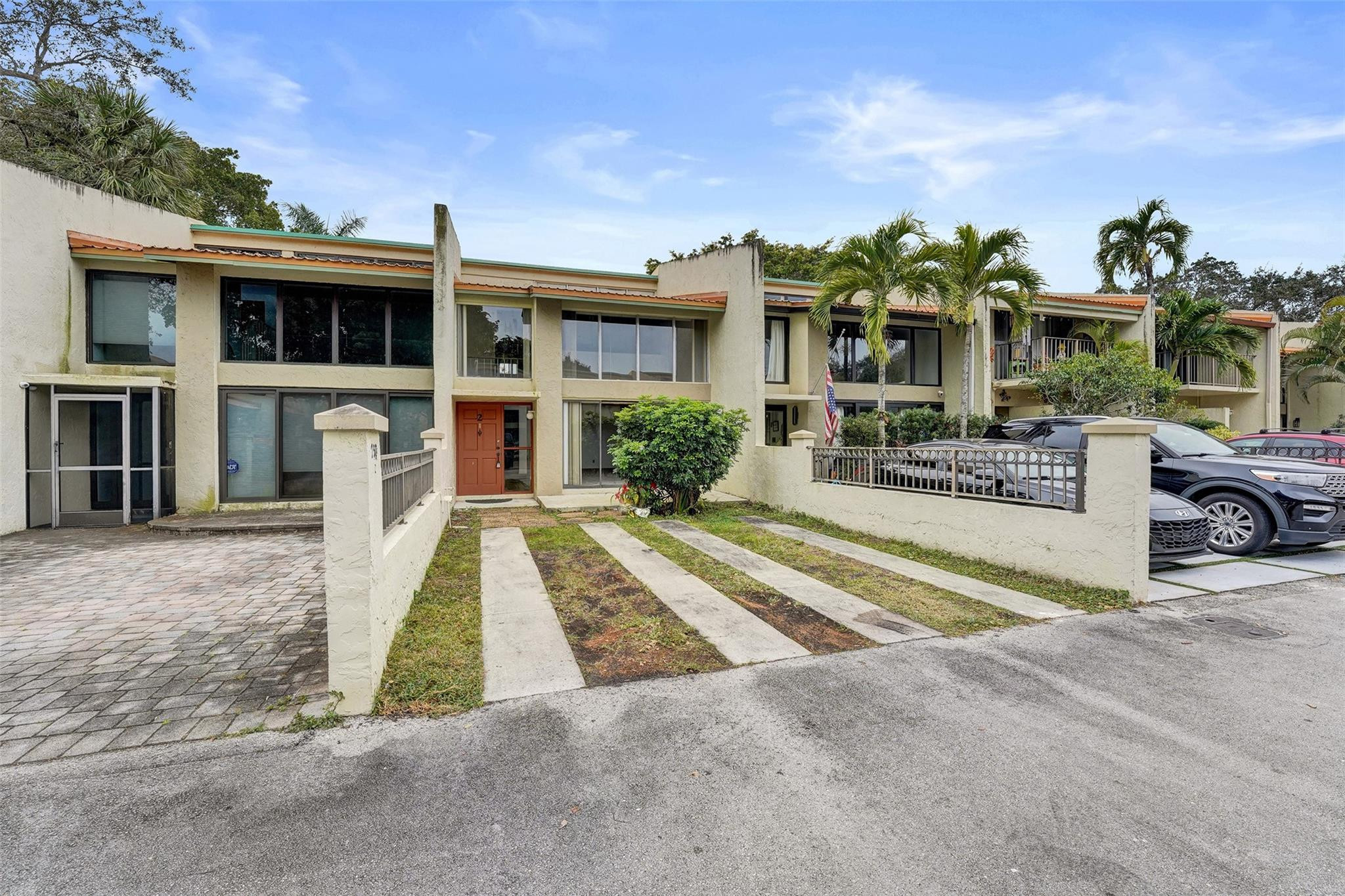 Foto de propiedad en 750 E Coco Plum Circle 2, Plantation, FL 33324 Plantation con MLS# 