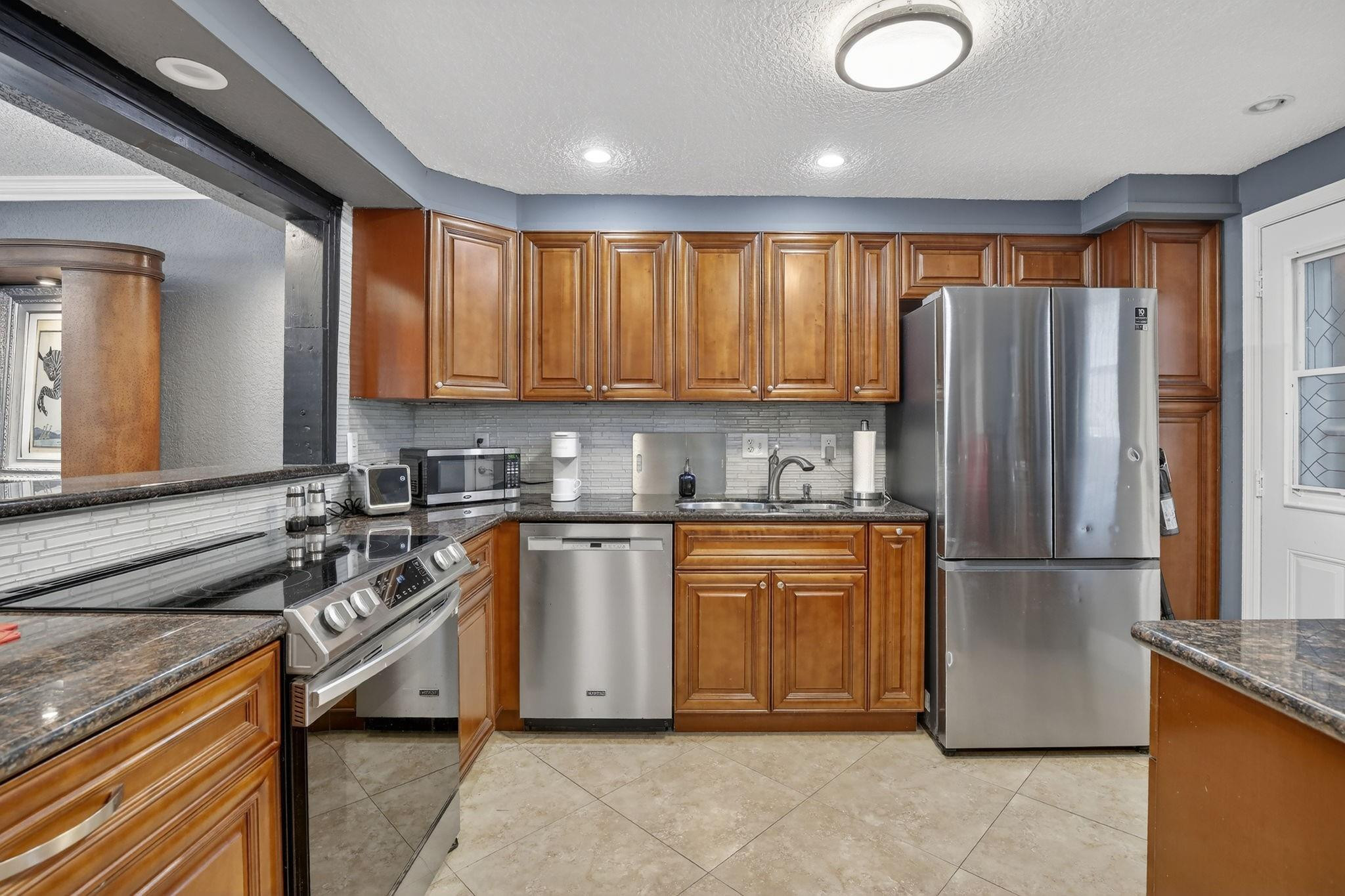 Foto de propiedad en 3050 NE 16th Avenue 207, Oakland Park, FL 33334 Oakland Park con MLS# 