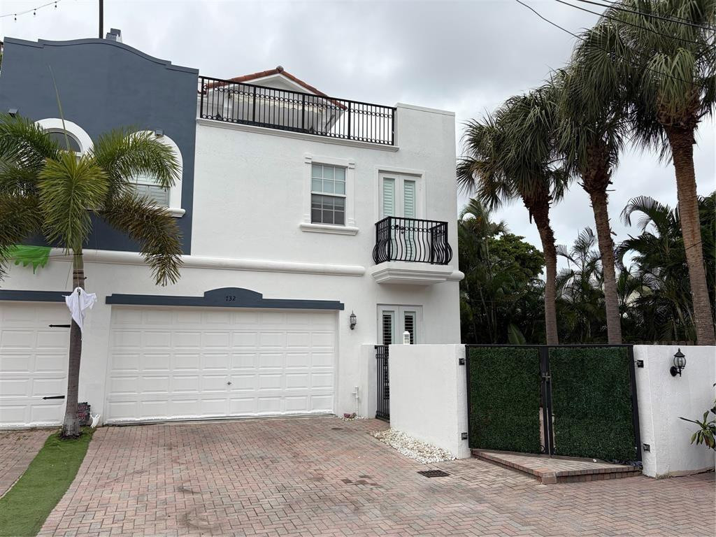 Foto de propiedad en 732 NE 15th Avenue, Fort Lauderdale, FL 33304 Fort Lauderdale con MLS# 