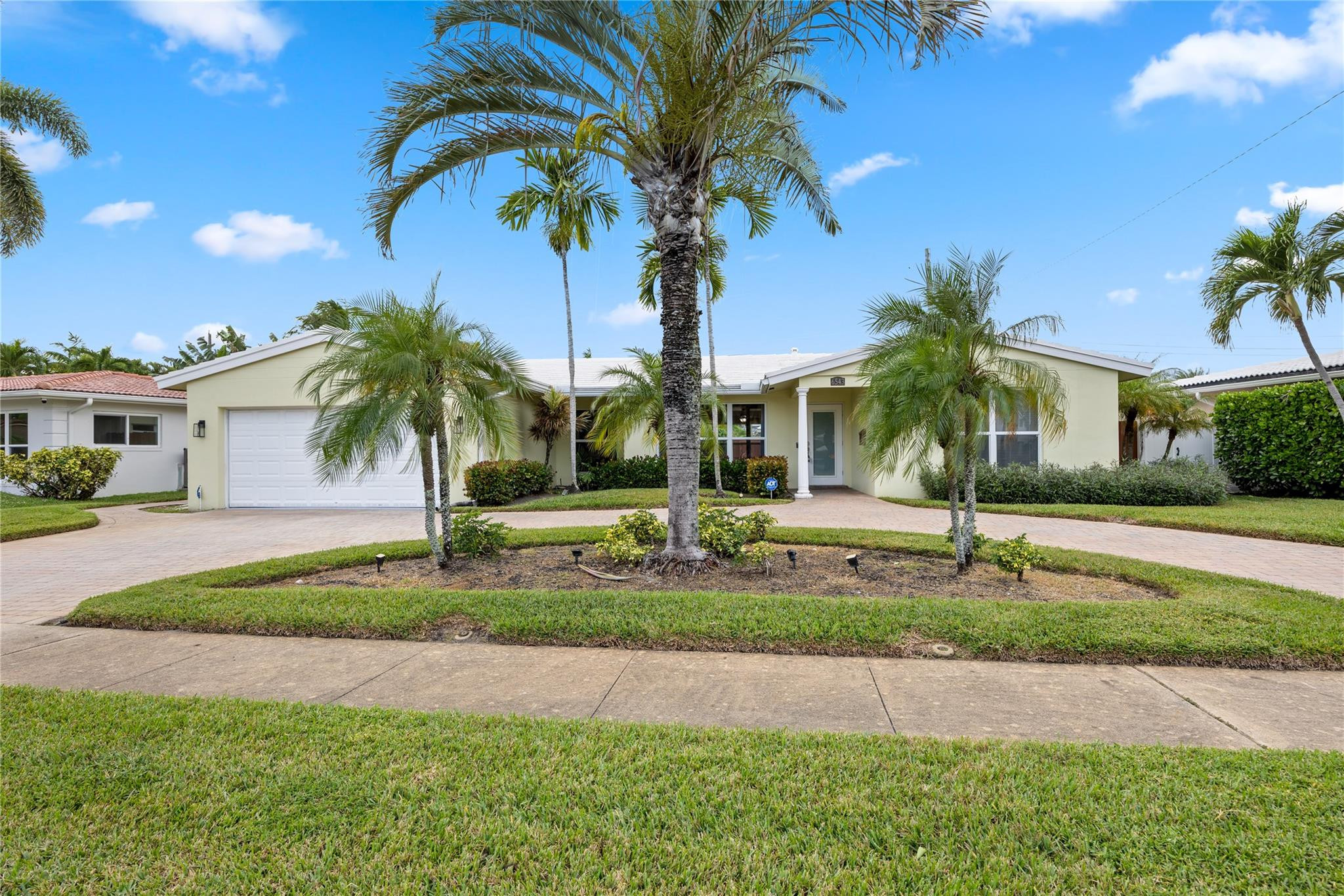 Foto de propiedad en 6543 NE 21st Road, Fort Lauderdale, FL 33308 Fort Lauderdale con MLS# 