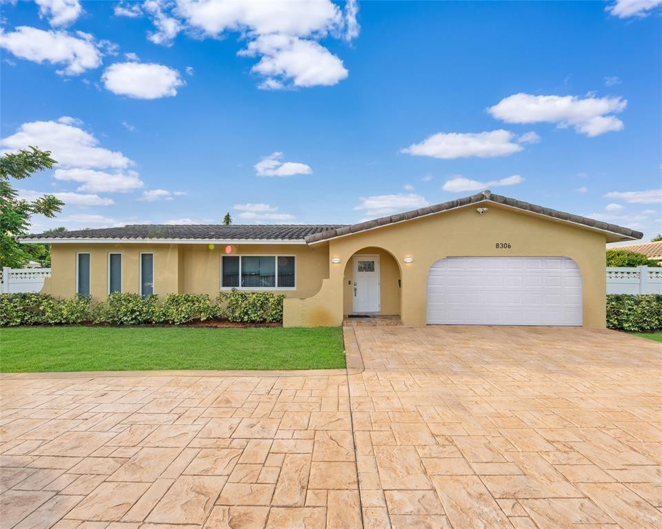 Foto de propiedad en 8306 NW 36th Street, Coral Springs, FL 33065 Coral Springs con MLS# 