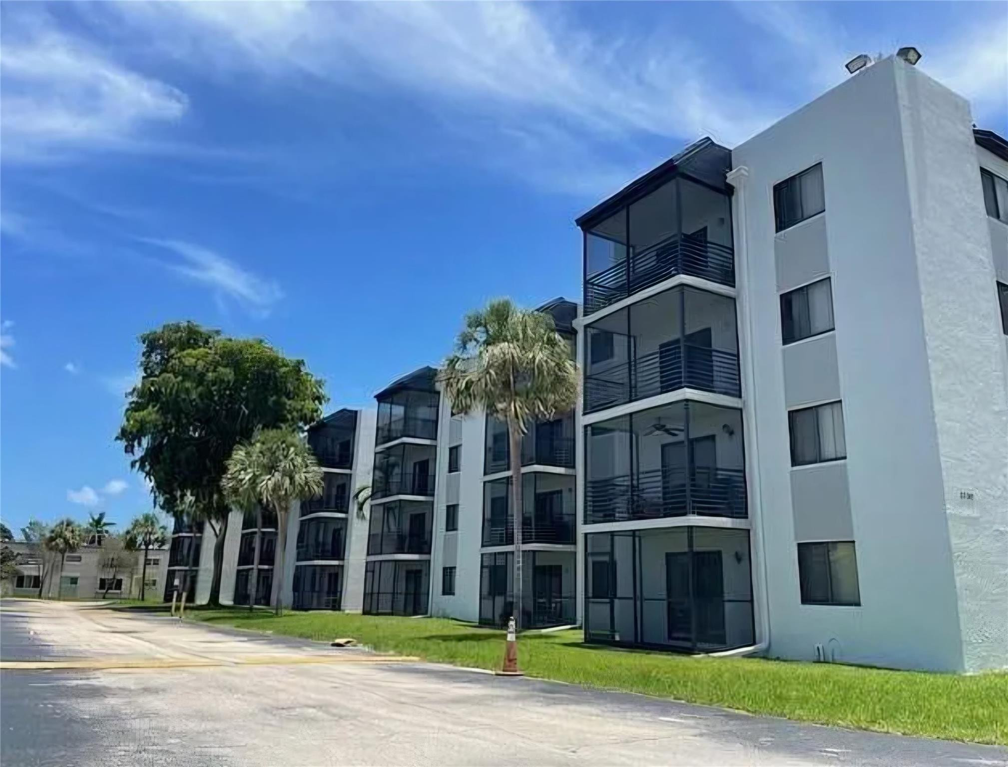 Alquilada 3720 N Pine Island Road 428, Sunrise, FL 33351, Sunrise, FL 33351