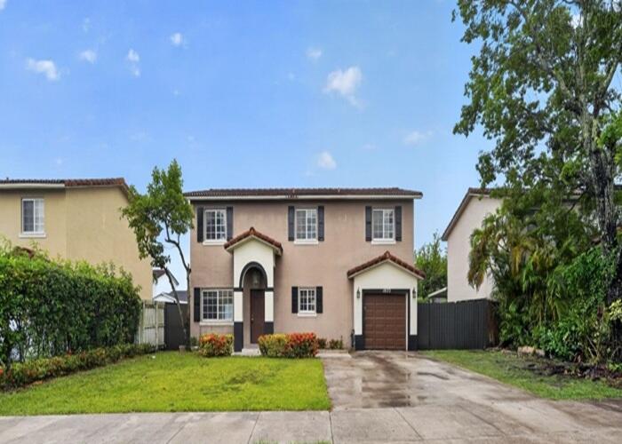 Foto de propiedad en 18123 SW 154th Avenue, Miami, FL 33187 Miami con MLS# 