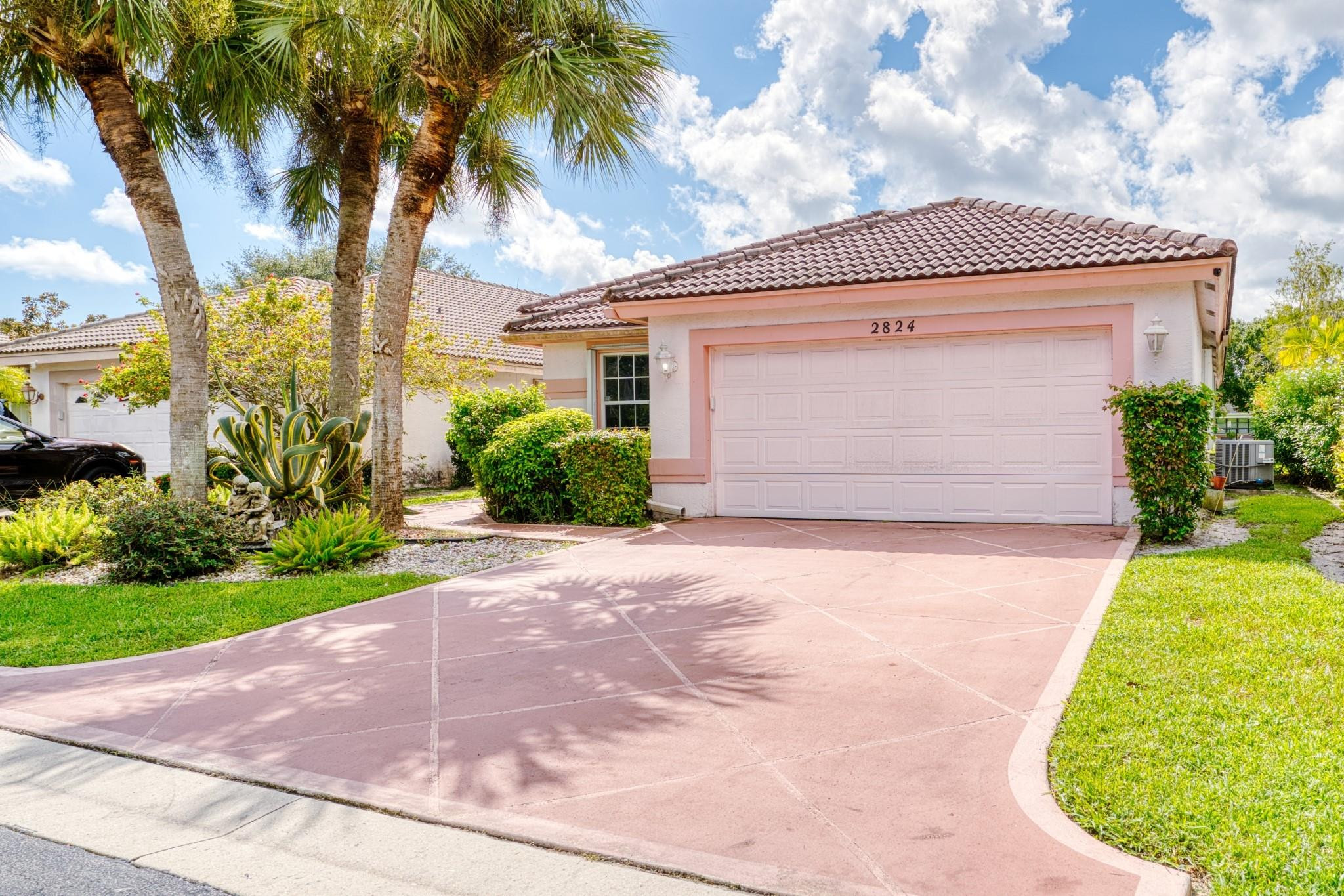 Foto de propiedad en 2824 Waters Edge Circle, Greenacres, FL 33413 Greenacres con MLS# 