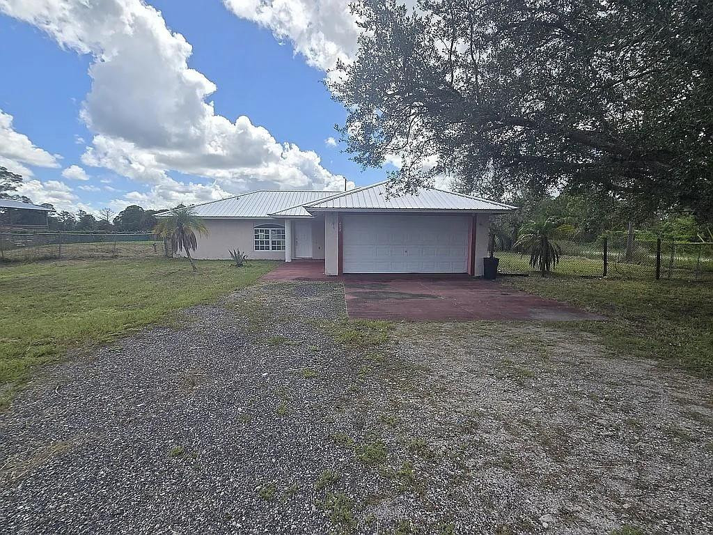 Foto de propiedad en 472 Avenida Del Sur, Clewiston, FL 33440 Clewiston con MLS# 