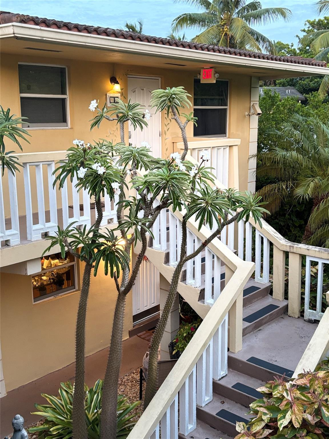 Foto de propiedad en 811 NE 14th Place 6, Fort Lauderdale, FL 33304 Fort Lauderdale con MLS# 