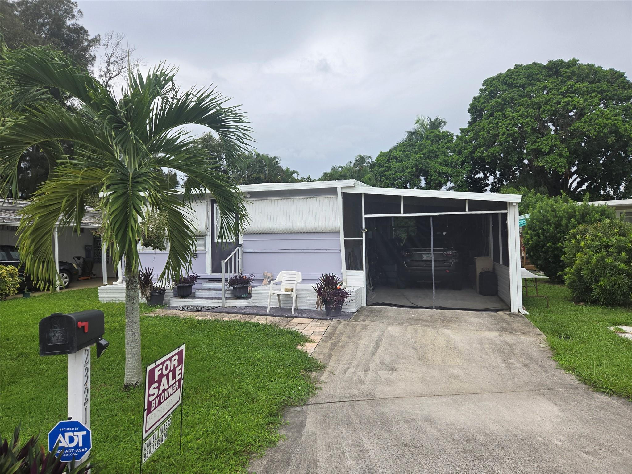 Foto de propiedad en 2321 SW 87th Terrace, Davie, FL 33324 Davie con MLS# 