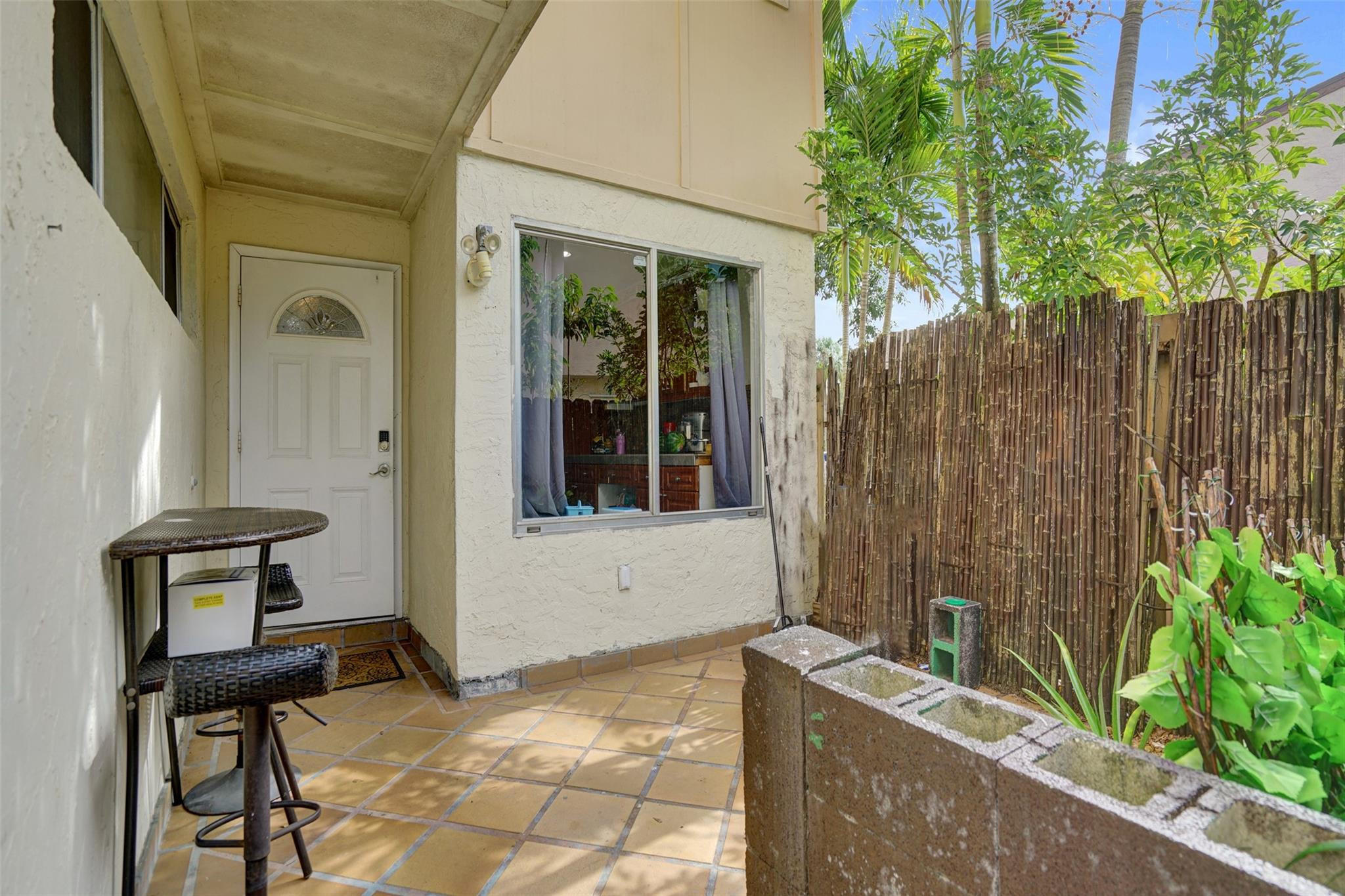 Foto de propiedad en 8226 NW 8th Place 6, Fort Lauderdale, FL 33324 Fort Lauderdale con MLS# 