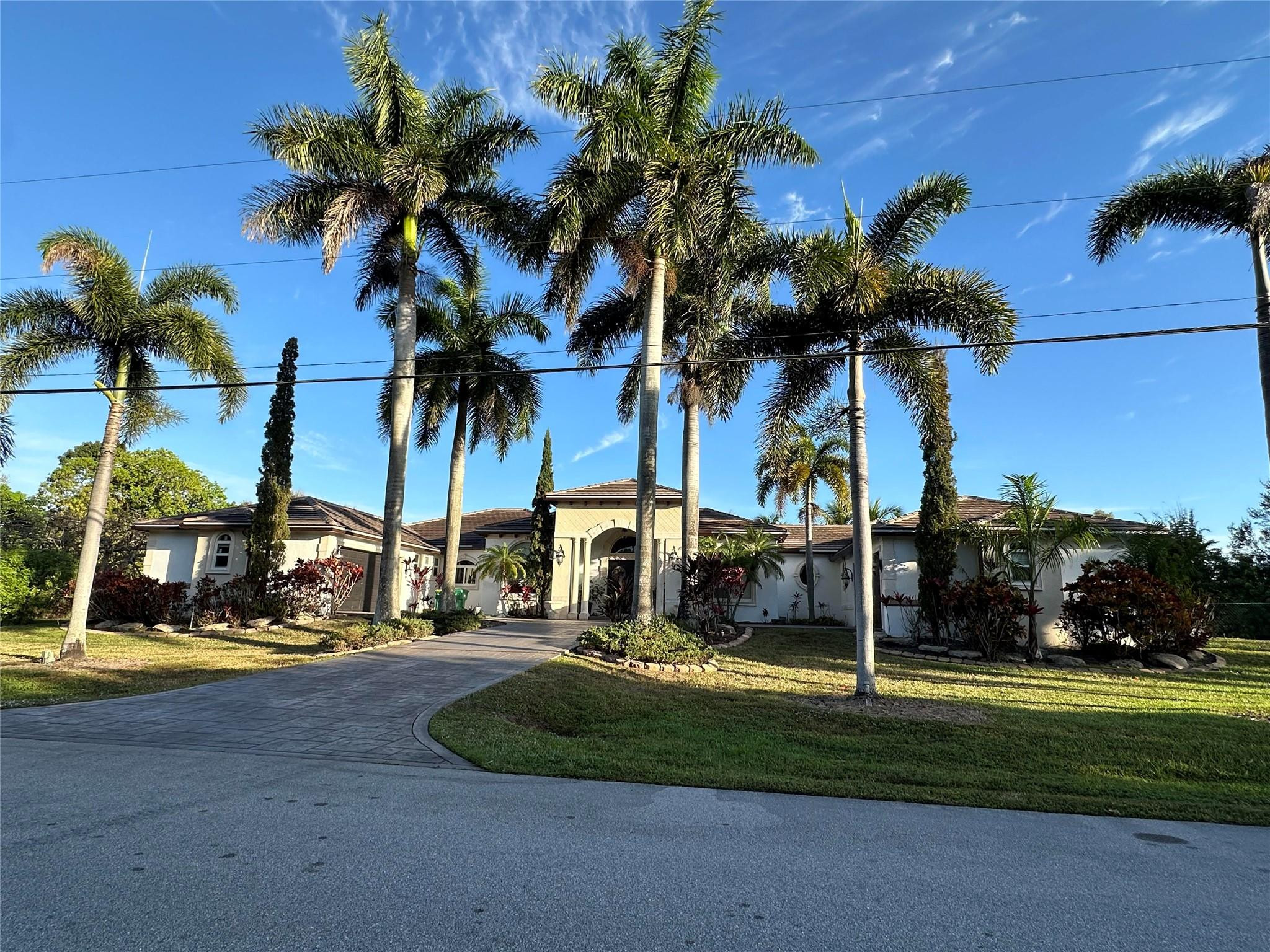 Foto de propiedad en 11401 NW 20th Court, Plantation, FL 33323 Plantation con MLS# 