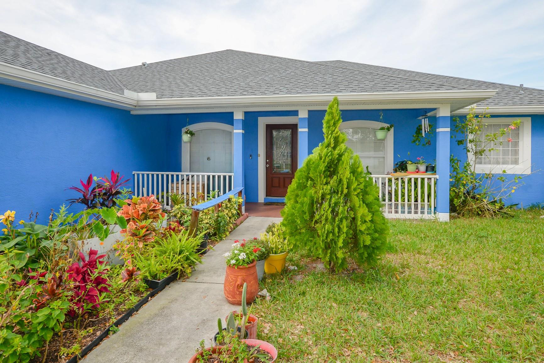 Foto de propiedad en 117 NE Jettie Terrace, Port St. Lucie, FL 34983 Port St. Lucie con MLS# 