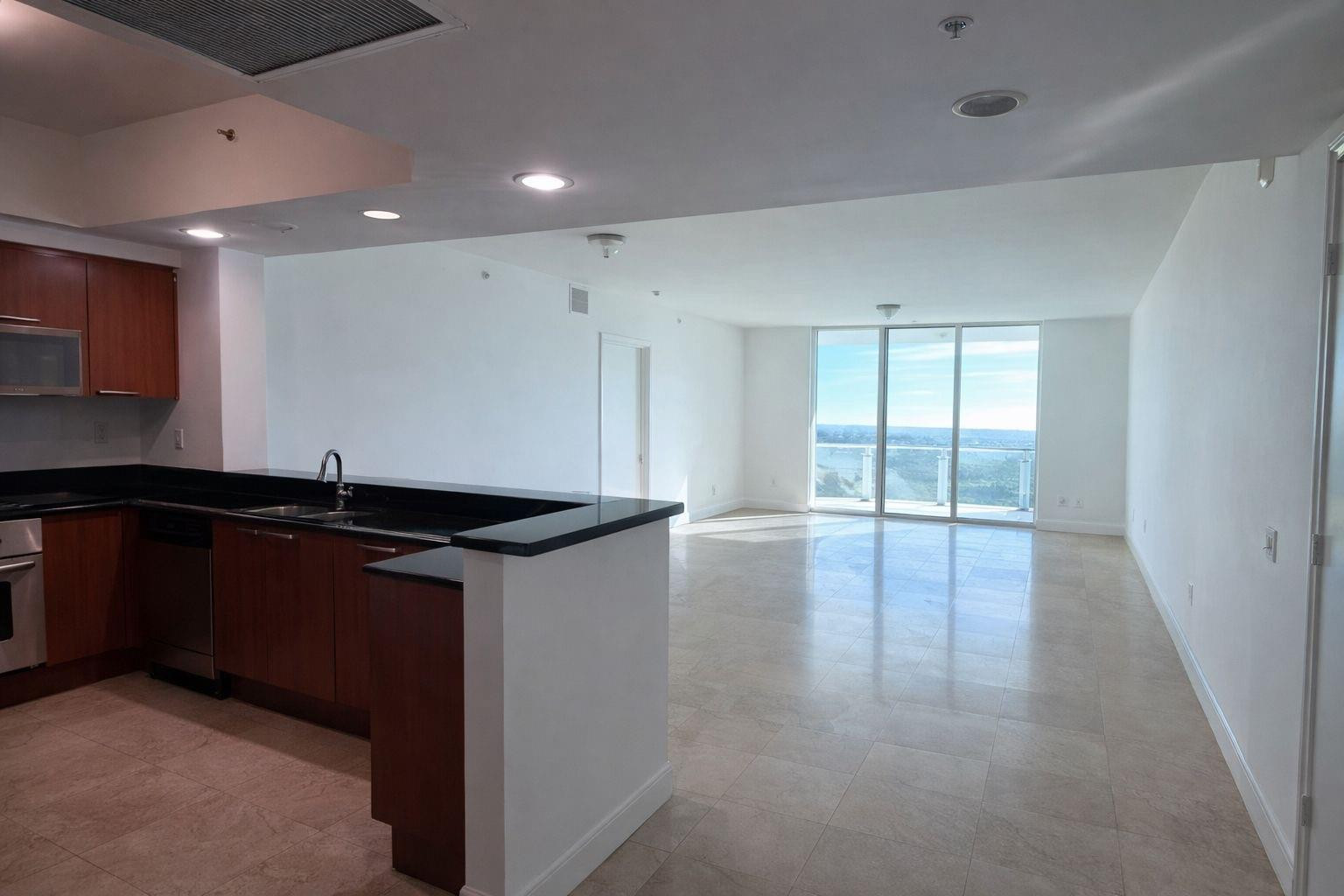 Foto de propiedad en 14951 Royal Oaks Lane 1607, North Miami, FL 33181 North Miami con MLS# 