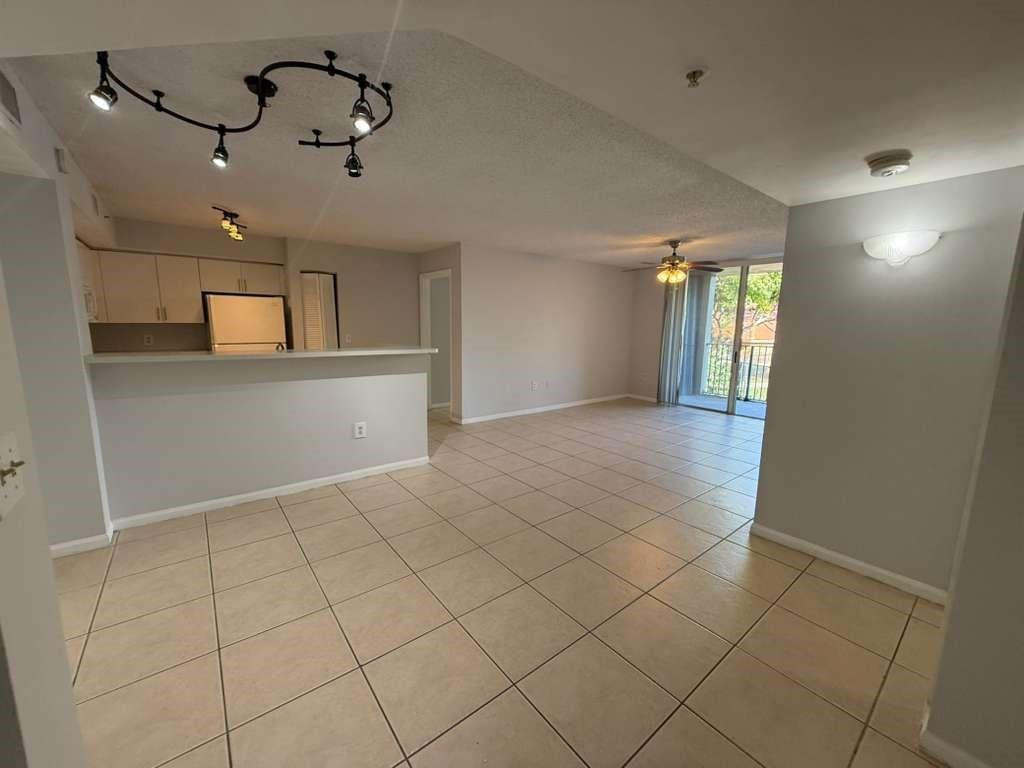 Alquilada 4808 N State Road 7 204, Coconut Creek, FL 33073, Coconut Creek, FL 33073