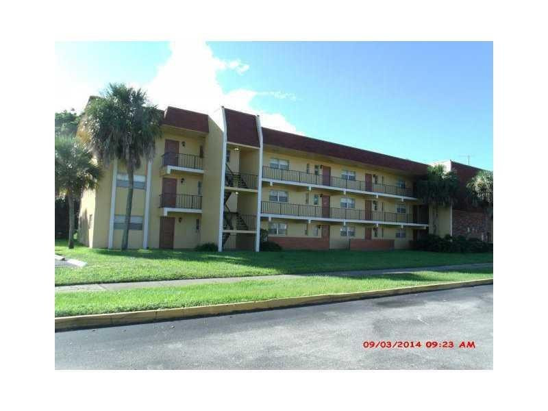 Foto de propiedad en 8000 Fairview Drive 205, Tamarac, FL 33321 Tamarac con MLS# 