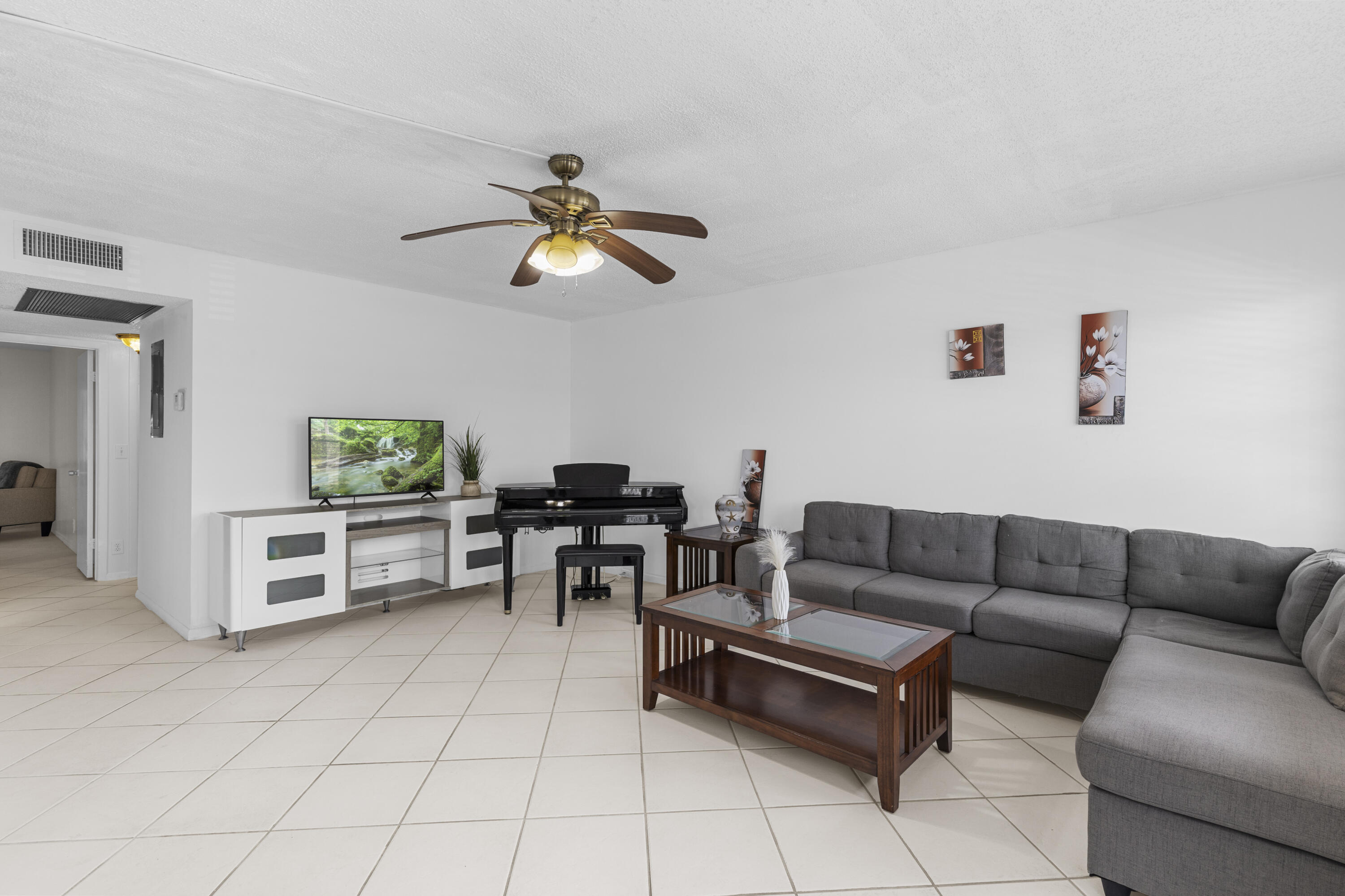 Foto de propiedad en 3028 Harwood D, Deerfield Beach, FL 33442 Deerfield Beach con MLS# 