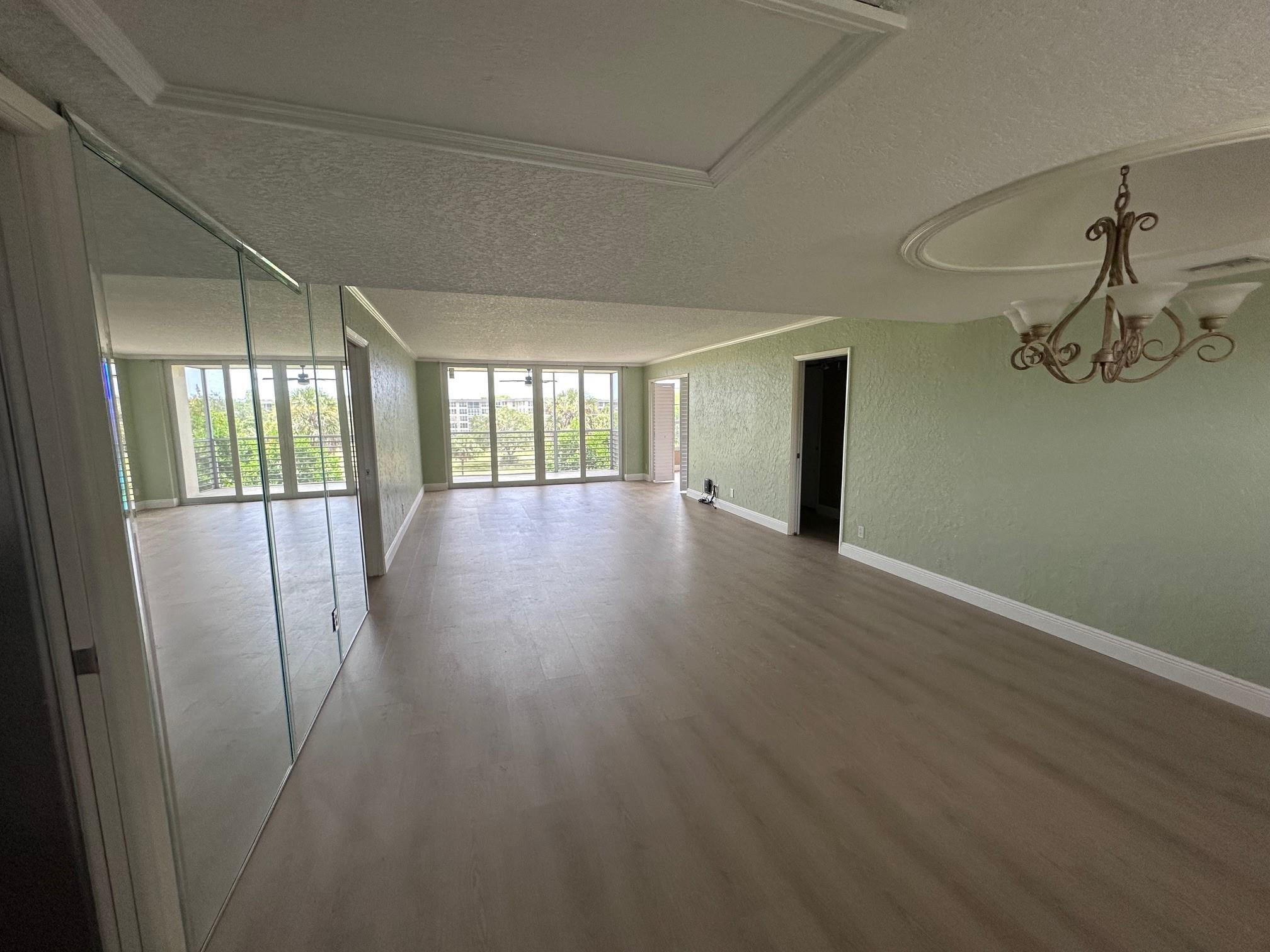Foto de propiedad en 3850 Oaks Clubhouse Drive 403, Pompano Beach, FL 33069 Pompano Beach con MLS# 