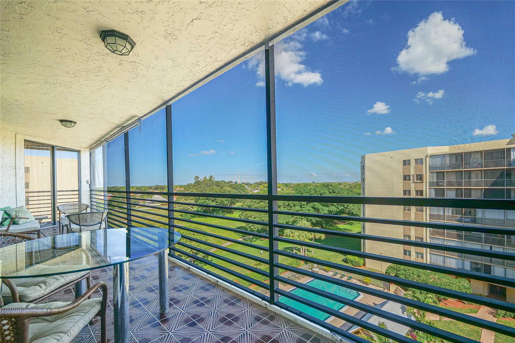 Foto de propiedad en 7100 Radice Court 708, Lauderhill, FL 33319 Lauderhill con MLS# 