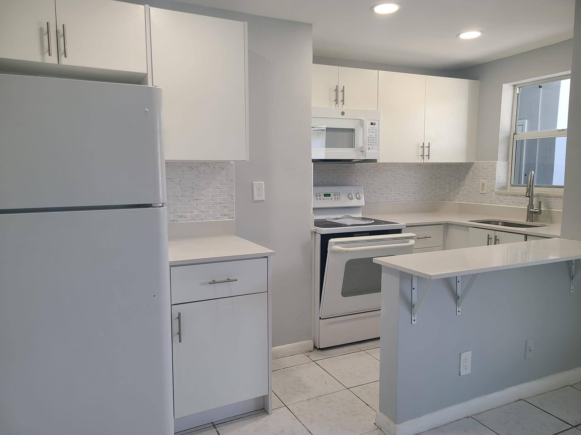 En Renta 1826 Johnson Street 103, Hollywood, FL 33020, Hollywood, FL 33020