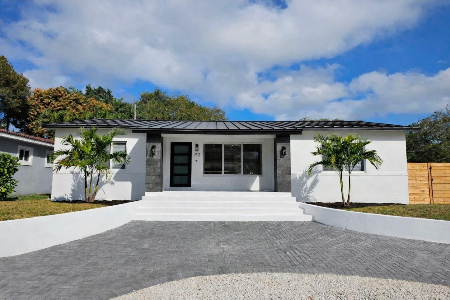 Foto de propiedad en 8801 N Miami Avenue, El Portal, FL 33150 El Portal con MLS# 