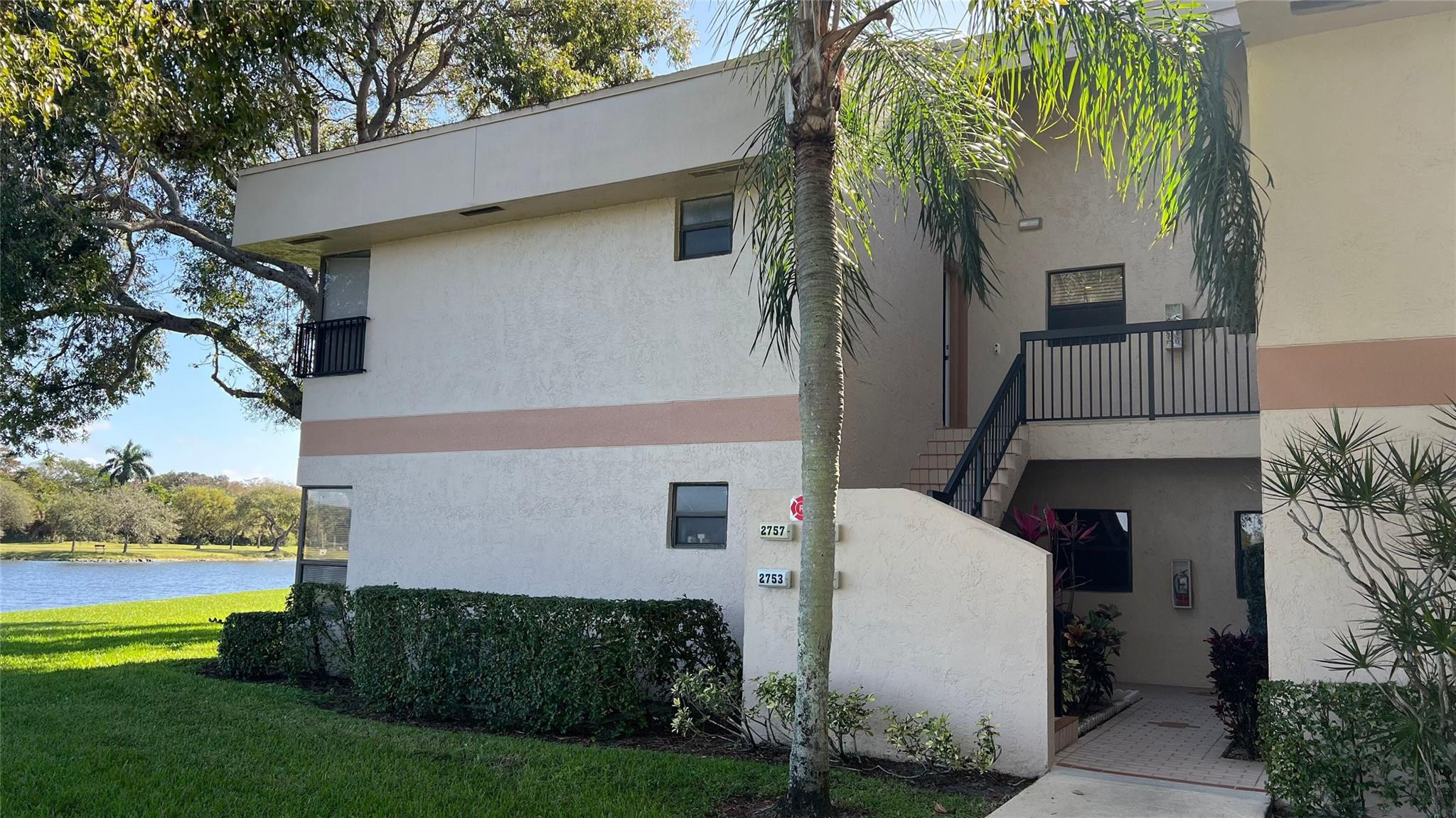 Foto de propiedad en 2757 Carambola Circle 1932, Coconut Creek, FL 33066 Coconut Creek con MLS# 