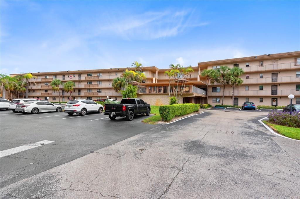 Foto de propiedad en 9300 SW 8th Street 422, Boca Raton, FL 33428 Boca Raton con MLS# 