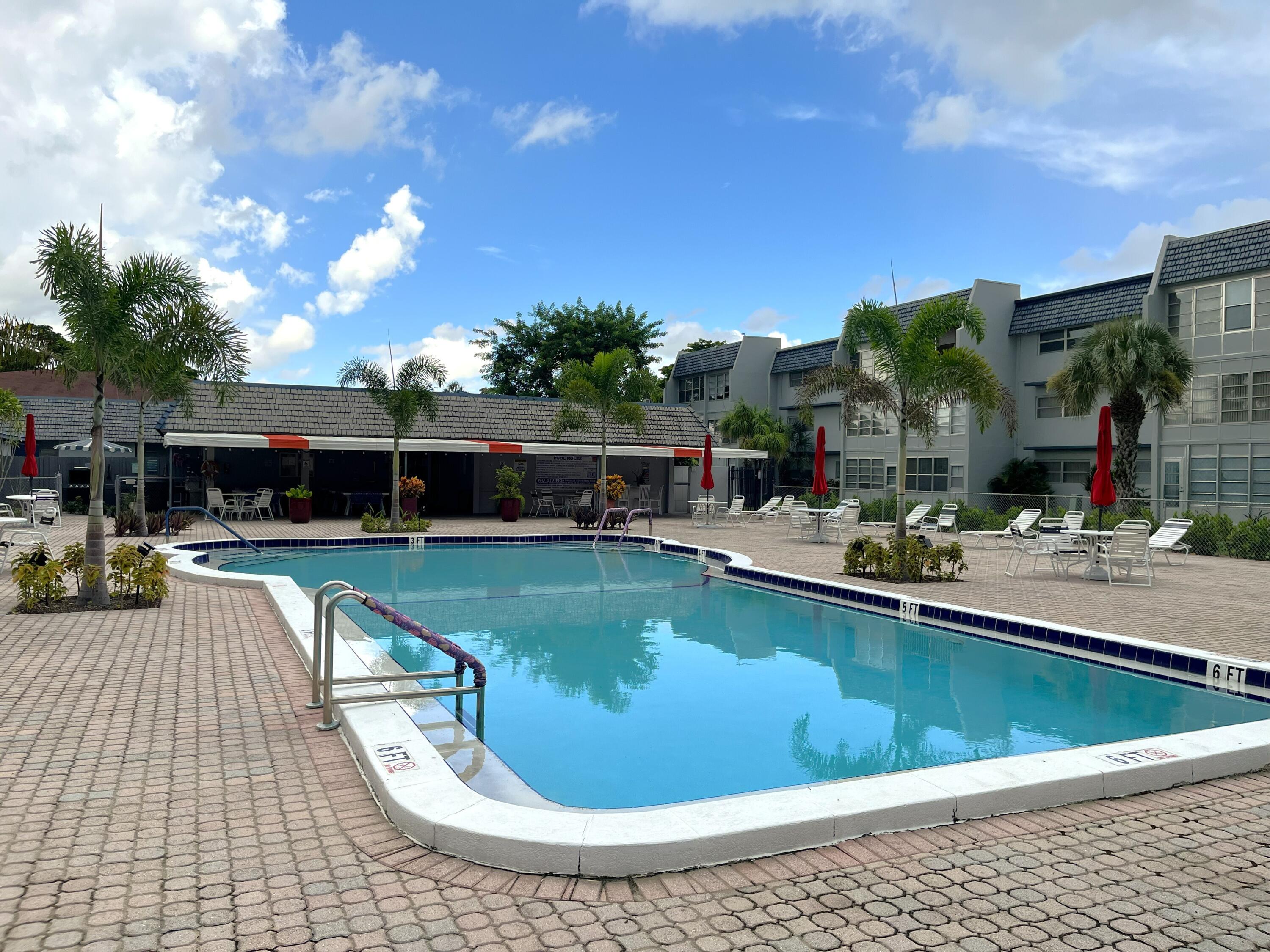 Foto de propiedad en 7837 Golf Circle Drive 206, Margate, FL 33063 Margate con MLS# 