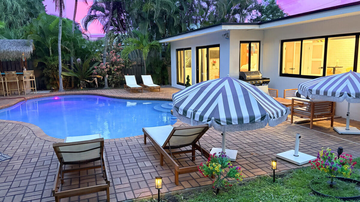 Foto de propiedad en 245 N Tradewinds Avenue, Lauderdale-By-The-Sea, FL 33308 Lauderdale-By-The-Sea con MLS# 