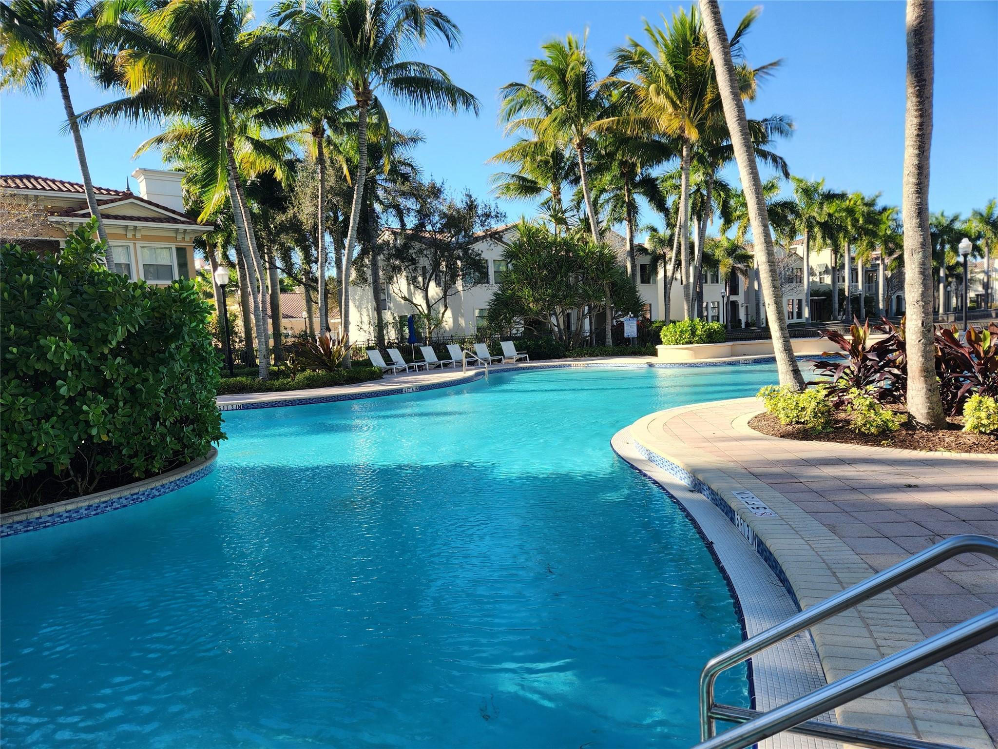 Foto de propiedad en 12698 NW 32nd Place, Sunrise, FL 33323 Sunrise con MLS# 