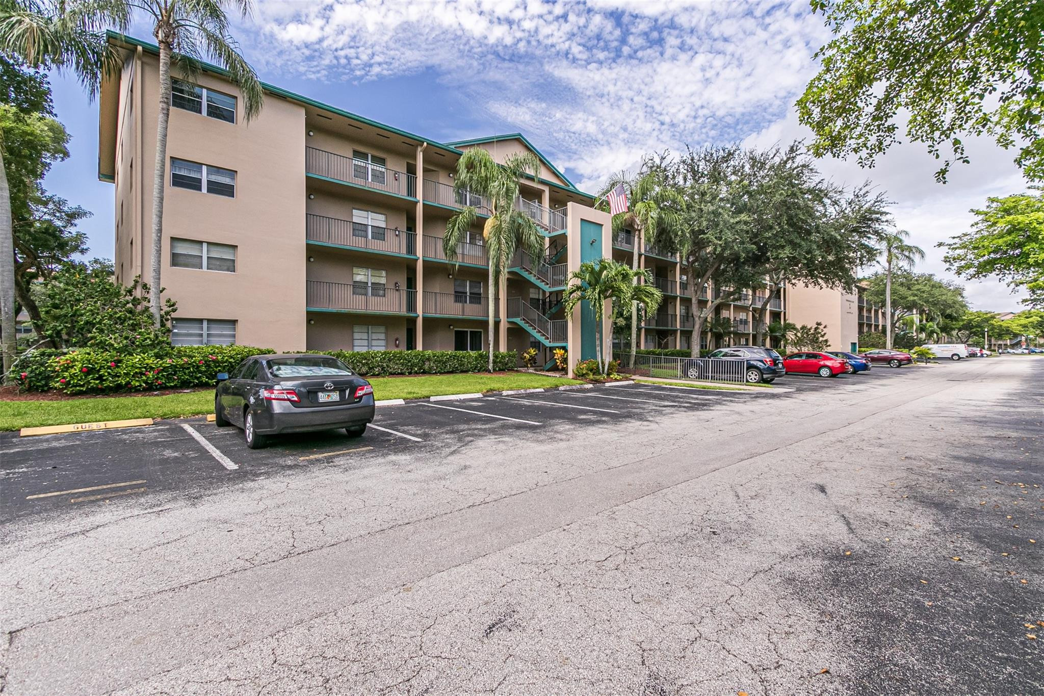 Foto de propiedad en 12600 SW 5th Court 408l, Pembroke Pines, FL 33027 Pembroke Pines con MLS# 