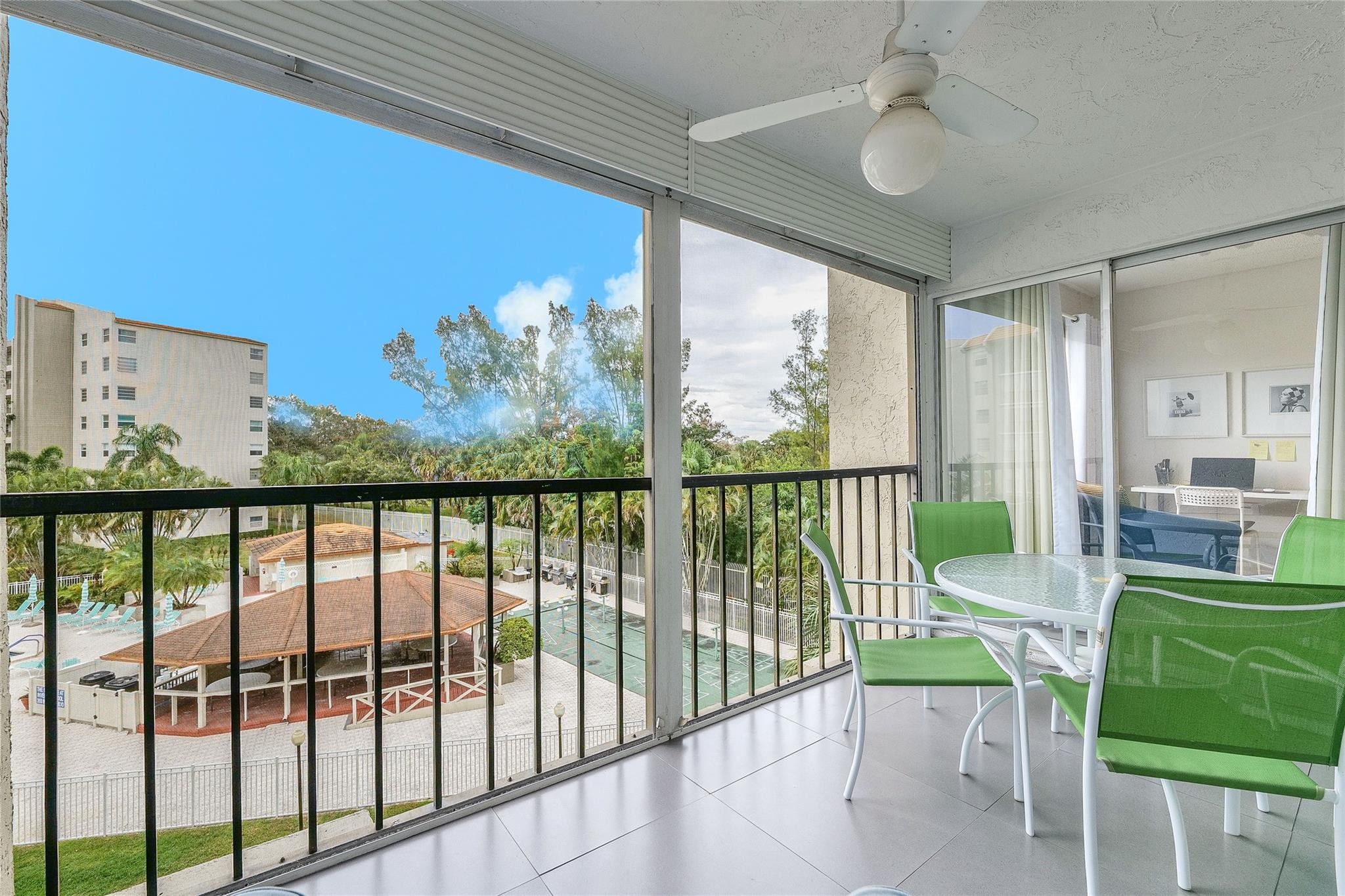 Foto de propiedad en 3920 Inverrary Boulevard 404-C, Lauderhill, FL 33319 Lauderhill con MLS# 