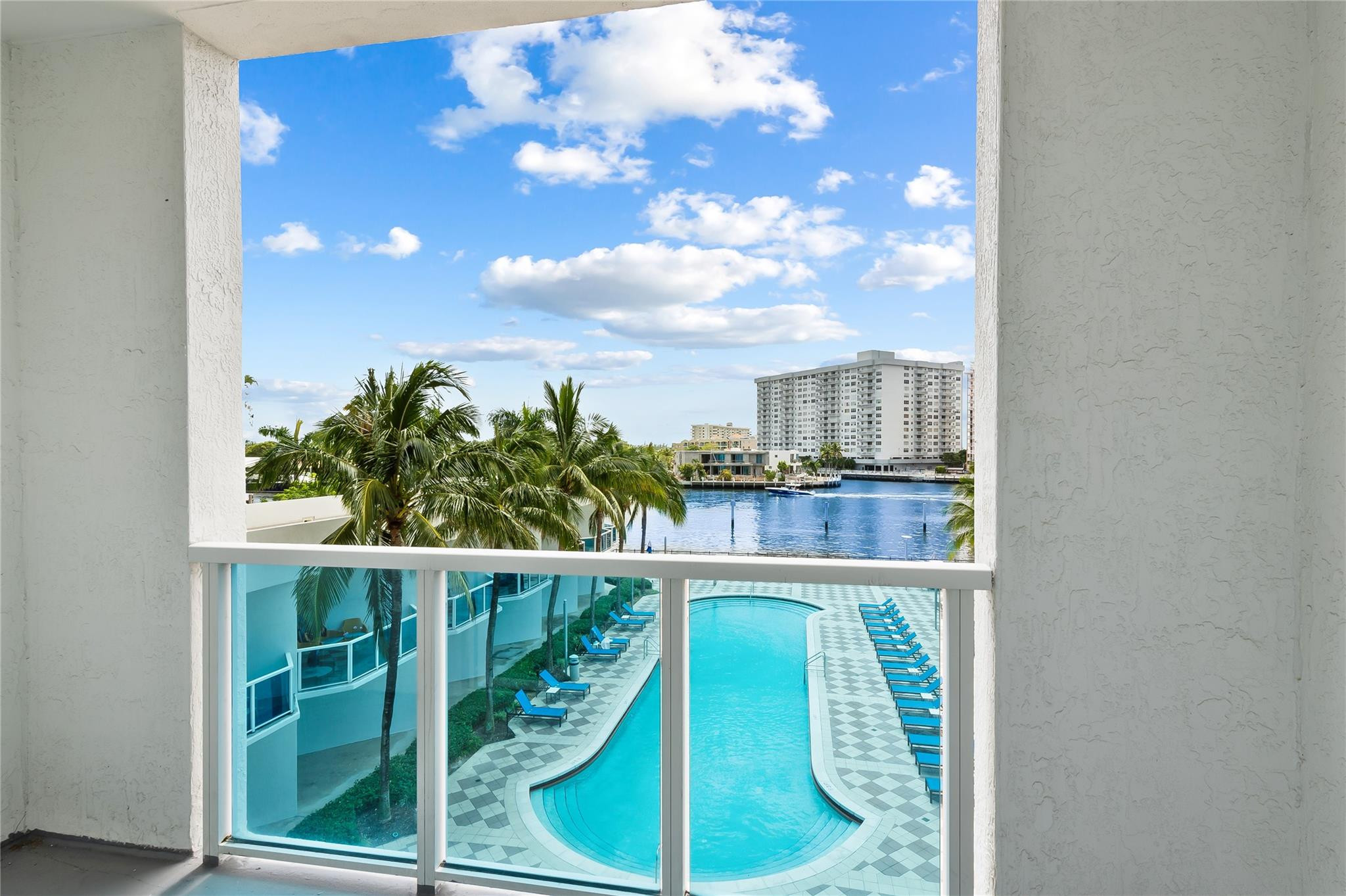 Alquilada 1945 S Ocean Drive 307, Hallandale Beach, FL 33009, Hallandale Beach, FL 33009