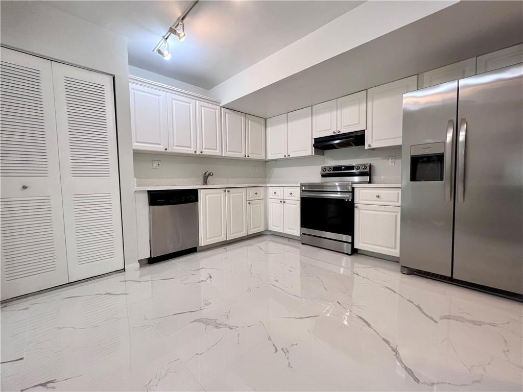 En Renta 701 N Pine Island Road 303, Plantation, FL 33324, Plantation, FL 33324