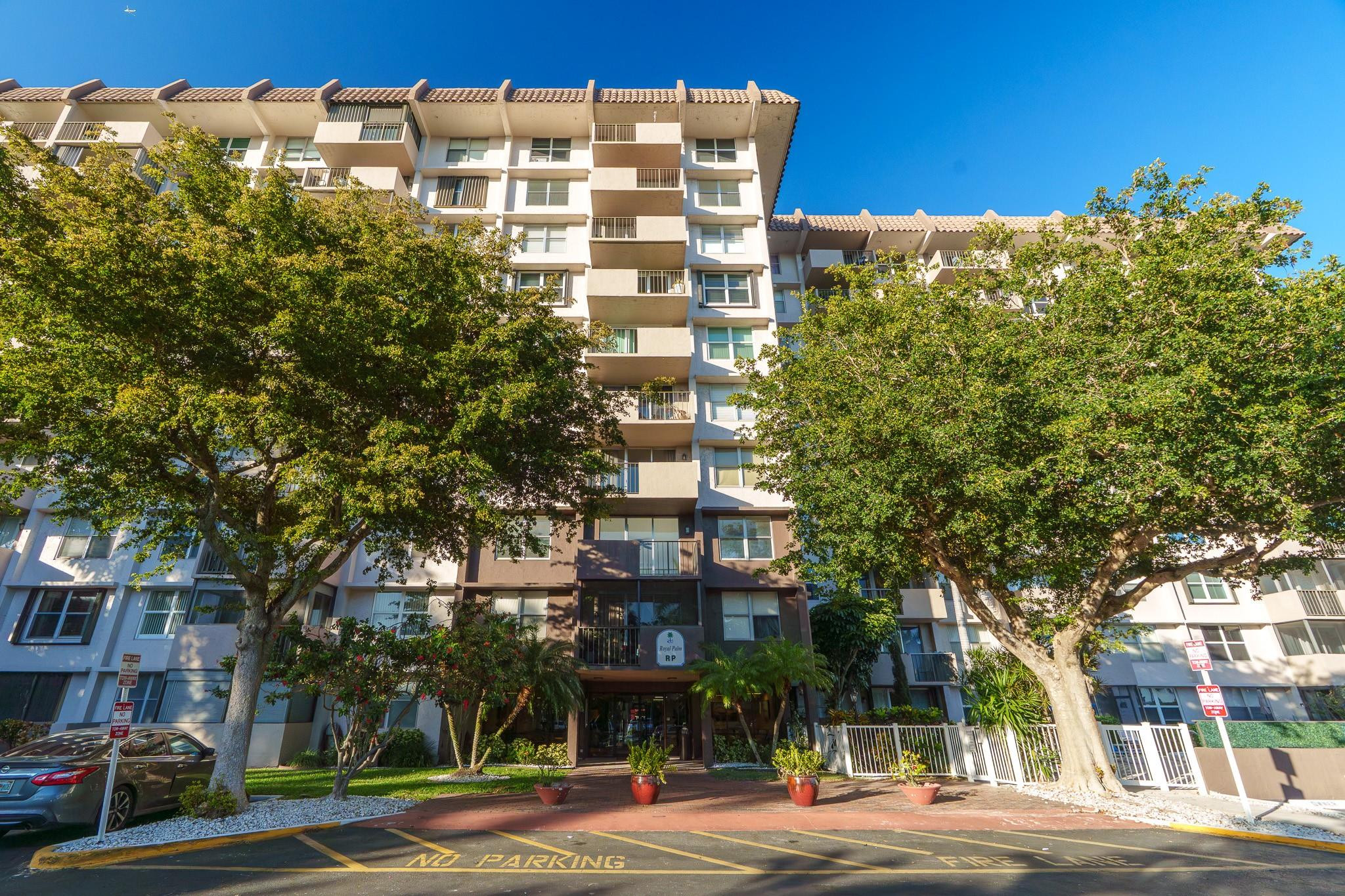 Foto de propiedad en 777 S Federal Hy 811-d, Pompano Beach, FL 33062 Pompano Beach con MLS# 