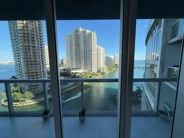 Foto de propiedad en 465 Brickell Avenue 1201, Miami, FL 33131 Miami con MLS# 