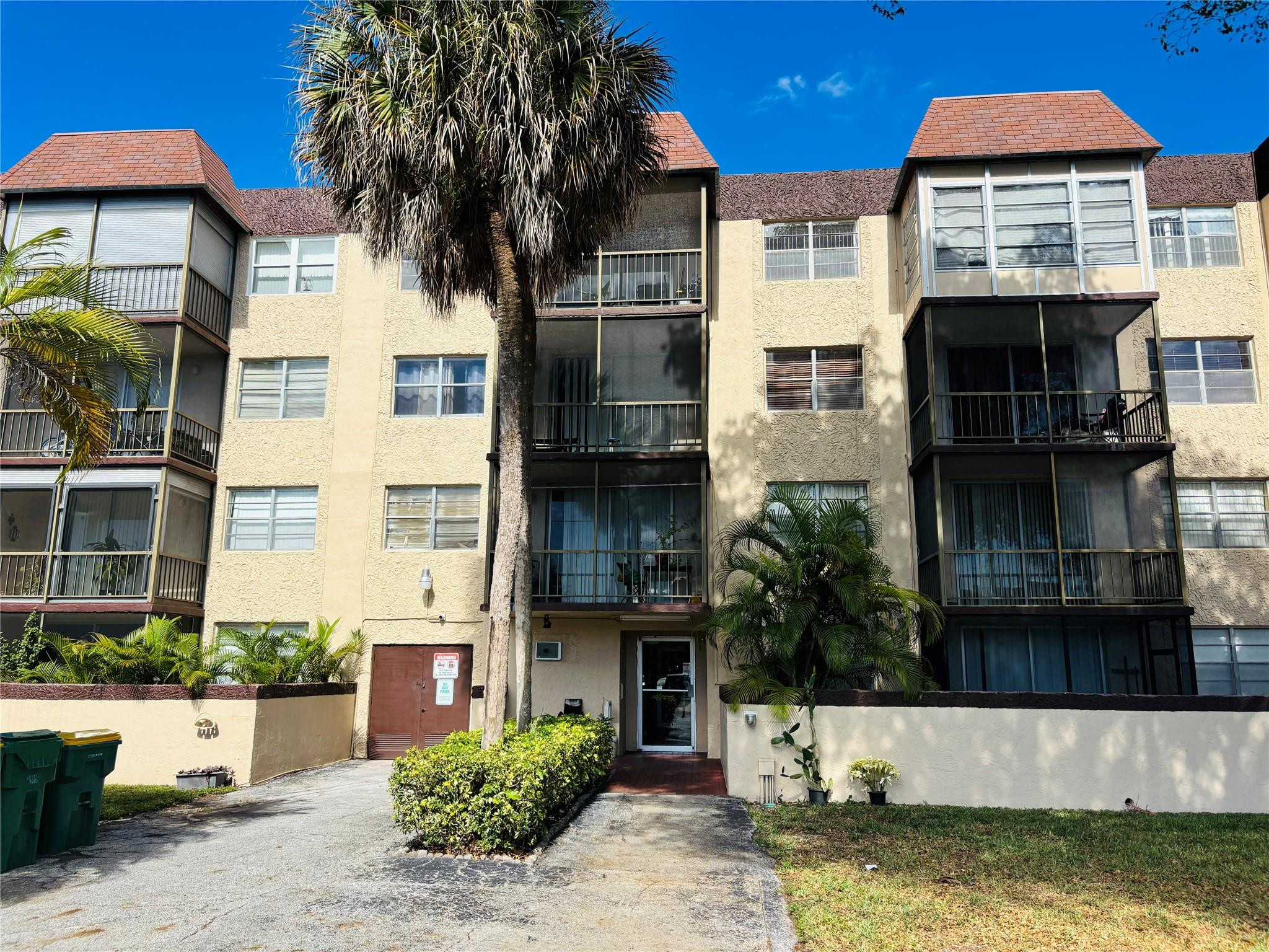 Foto de propiedad en 7300 NW 17th Street 202, Plantation, FL 33313 Plantation con MLS# 