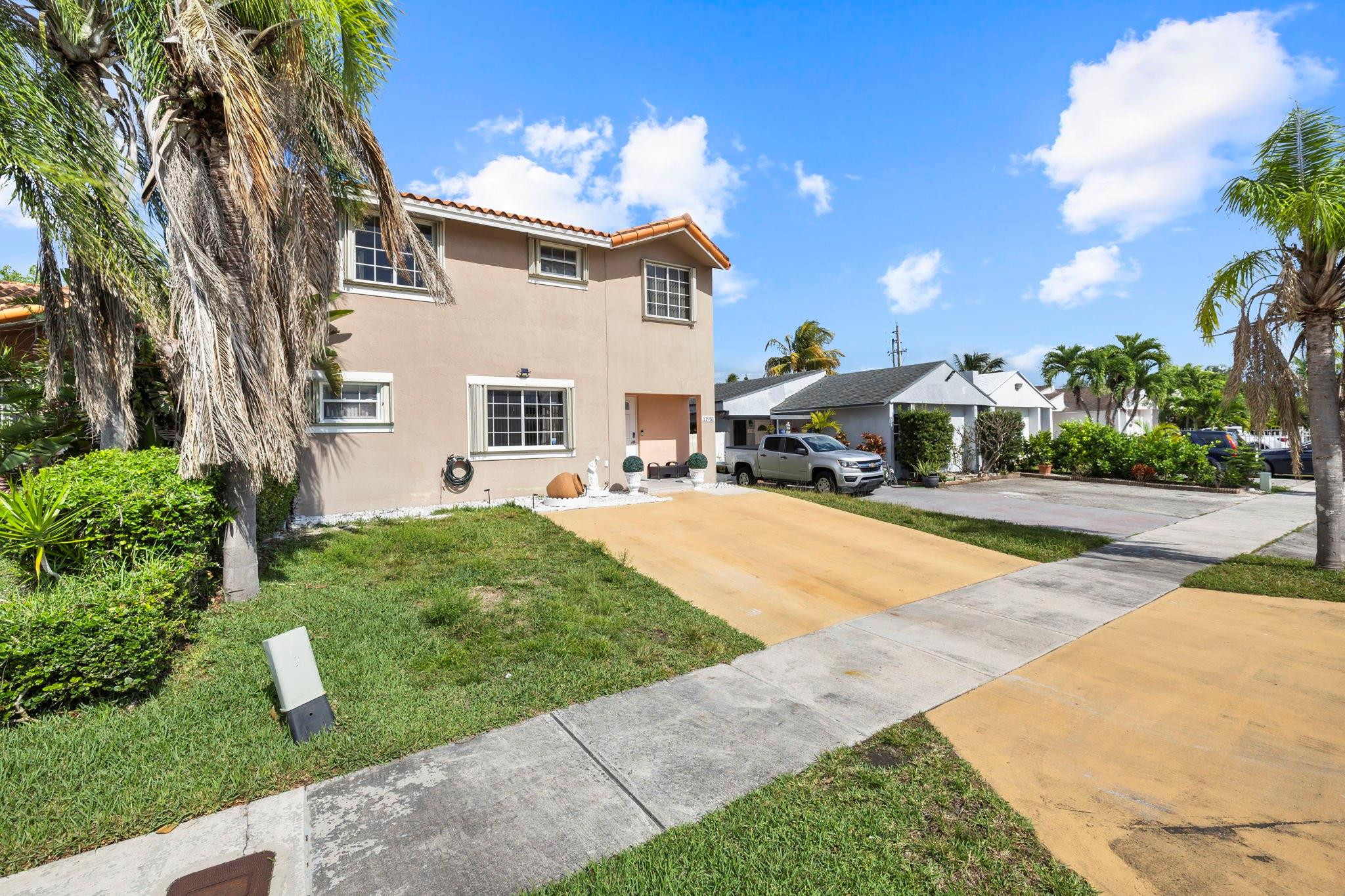 Foto de propiedad en 11951 SW 208th Terrace, Miami, FL 33177 Miami con MLS# 