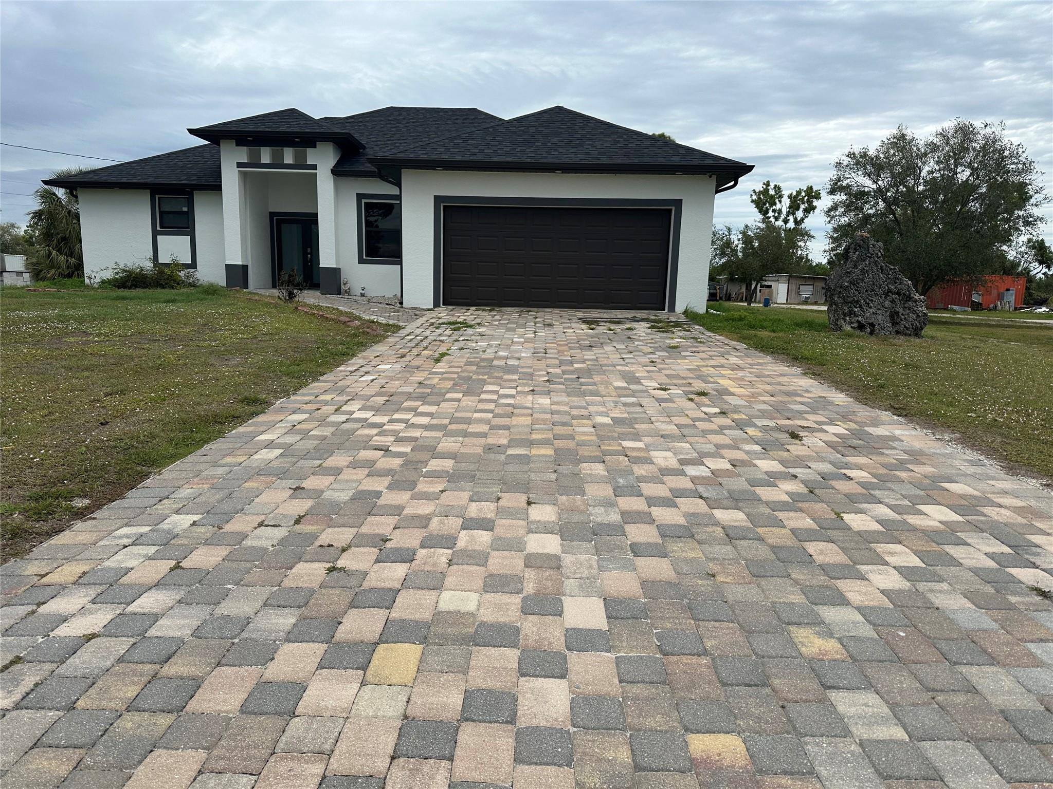 Foto de propiedad en 3401 Sand Road, Cape Coral, FL 33993 Cape Coral con MLS# 
