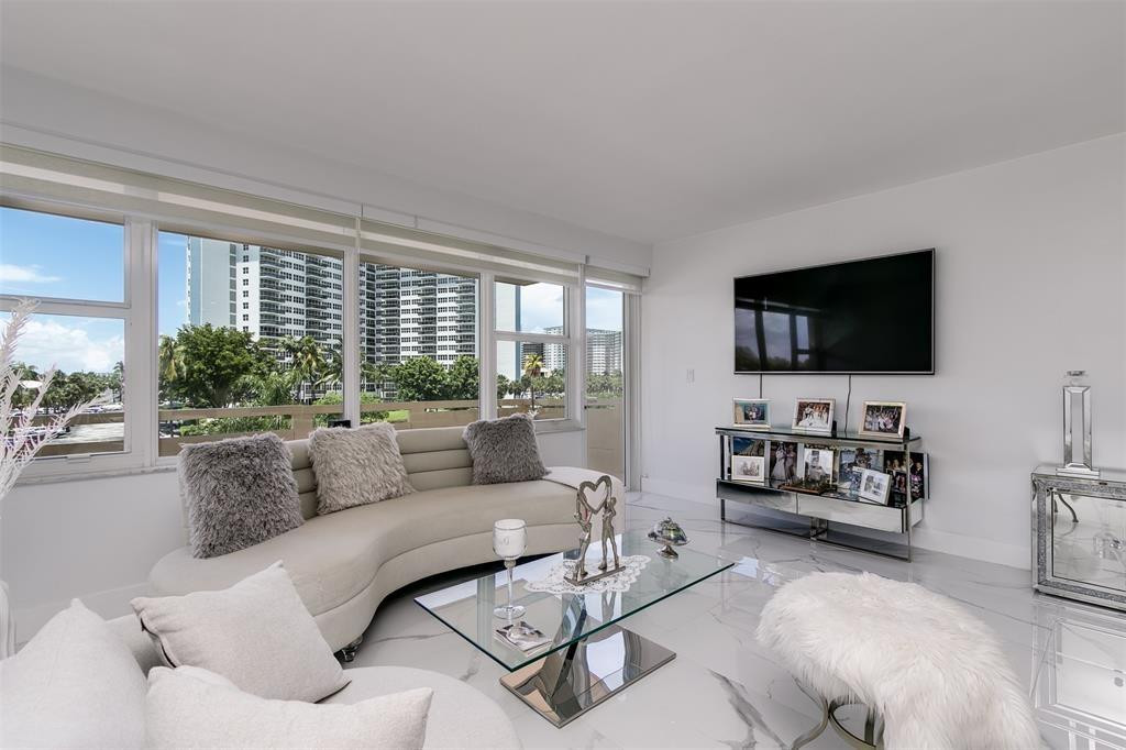 Foto de propiedad en 3333 NE 34th Street 304, Fort Lauderdale, FL 33308 Fort Lauderdale con MLS# 