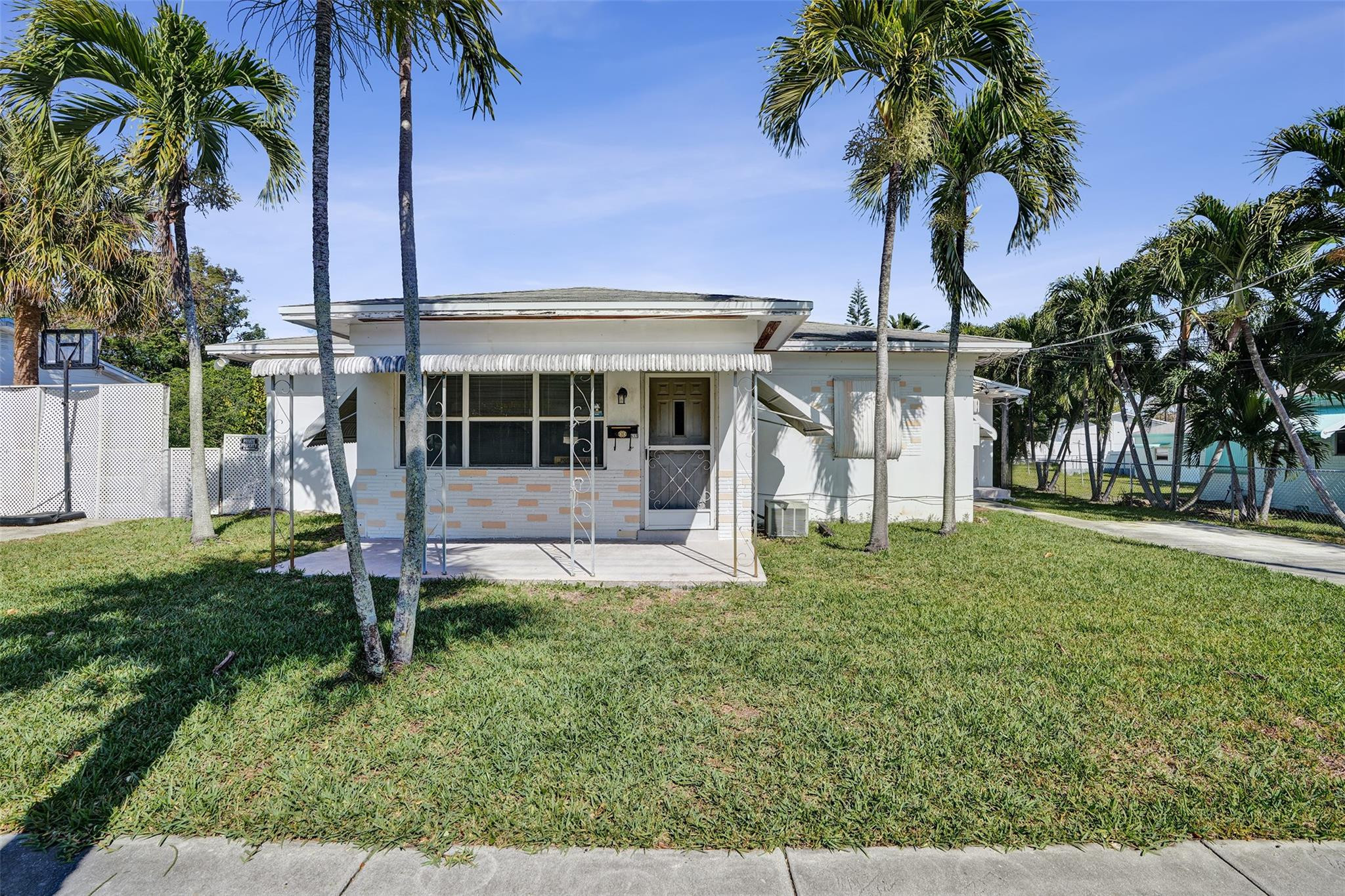 Vendido 632 SW 8th Street, Hallandale Beach, FL 33009, Hallandale Beach, FL 33009