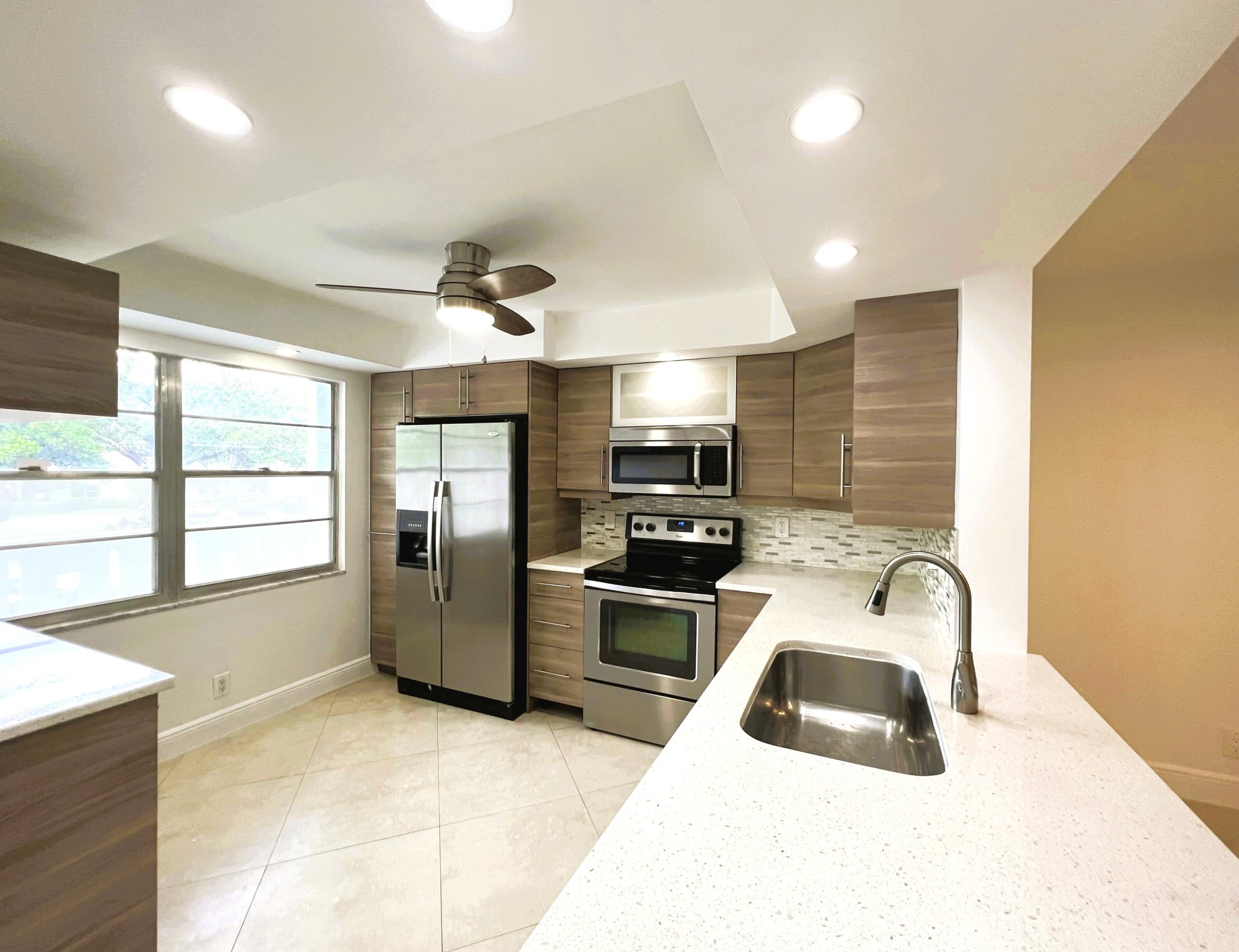Foto de propiedad en 3001 Portofino Isle E2, Coconut Creek, FL 33066 Coconut Creek con MLS# 