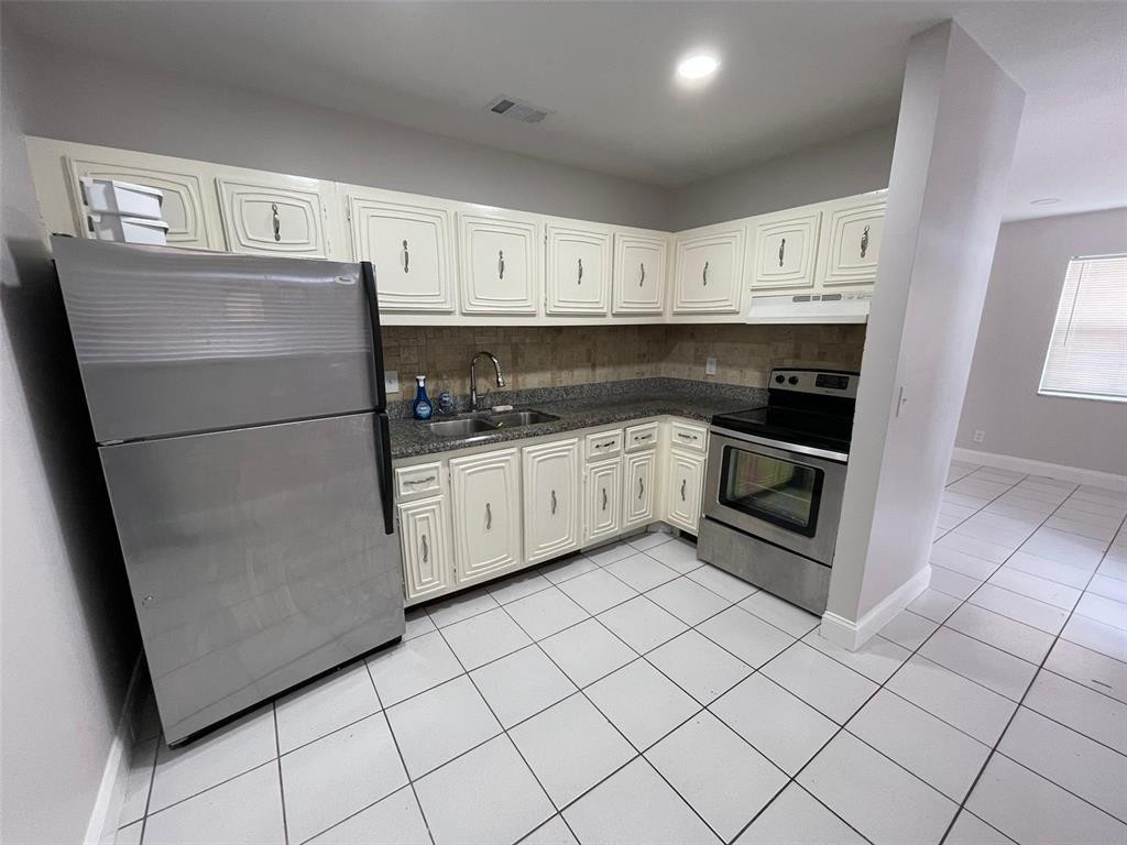 Alquilada 511 W Kalmia Drive 16, Lake Park, FL 33403, Lake Park, FL 33403